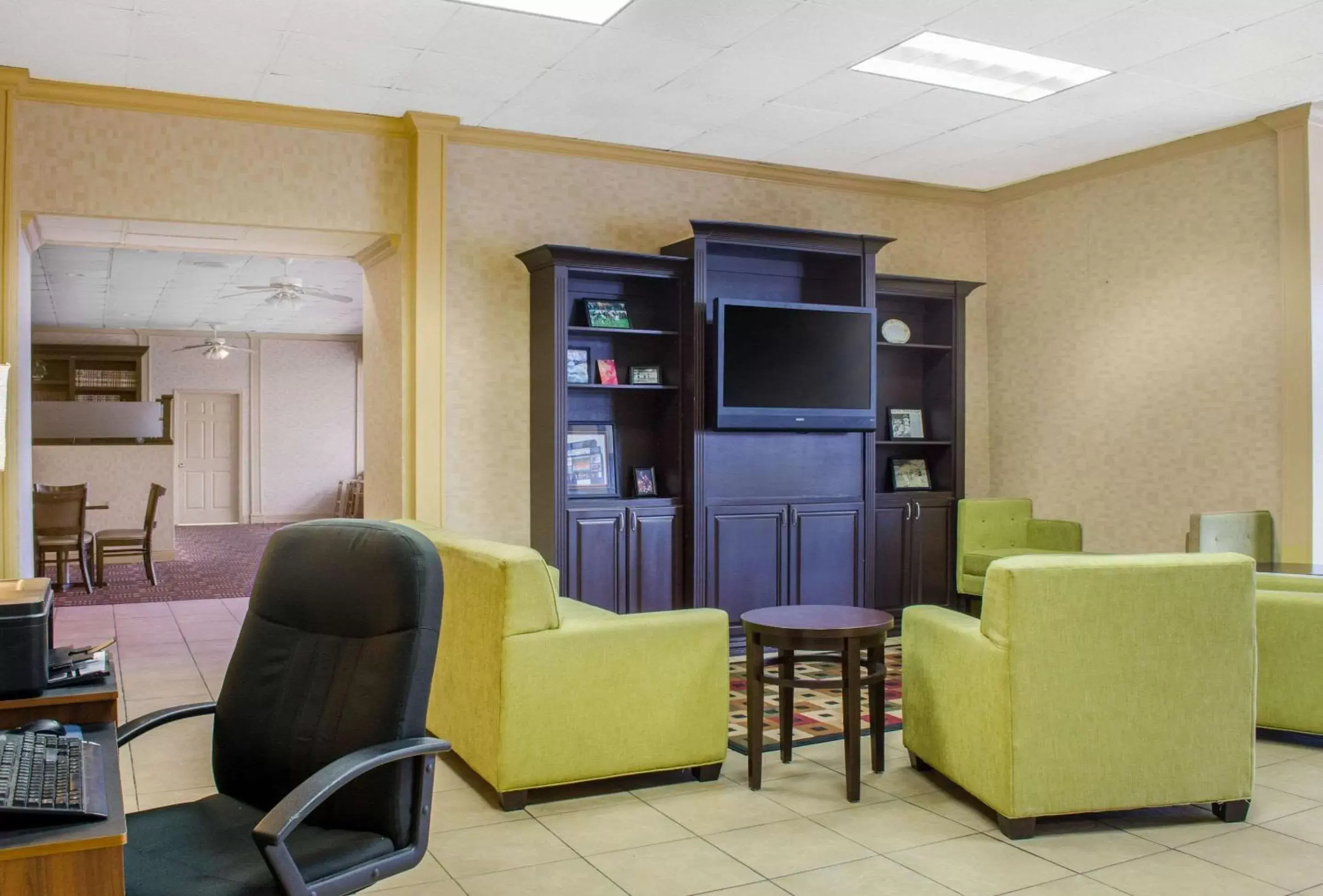 Lobby or reception, Seating Area in Quality Inn University Area