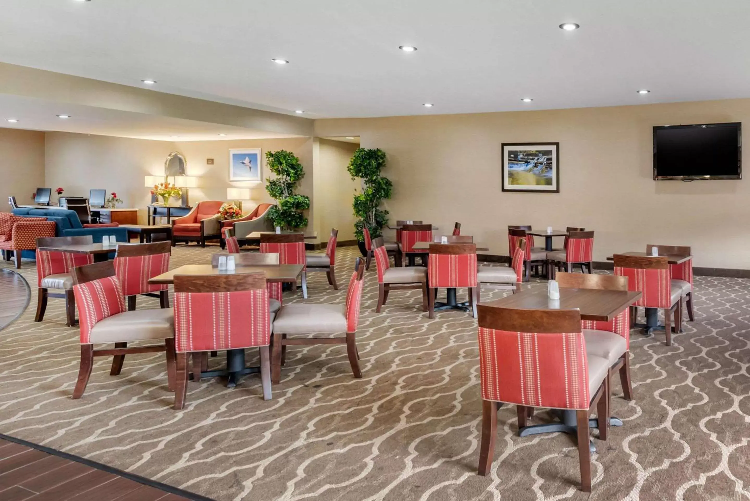 Restaurant/Places to Eat in Comfort Suites Dayton-Wright Patterson
