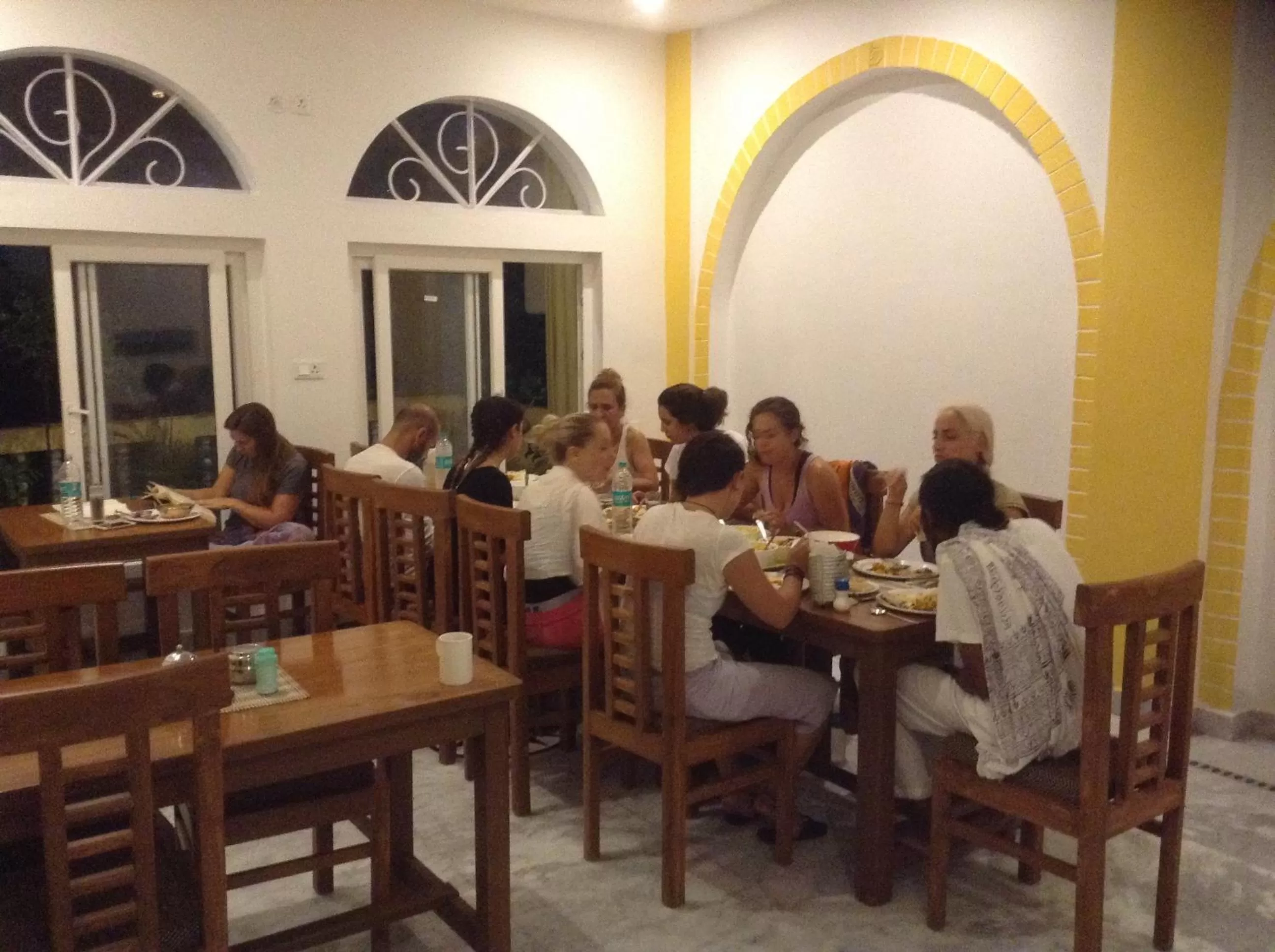 Restaurant/Places to Eat in Seventh Heaven Inn Rishikesh