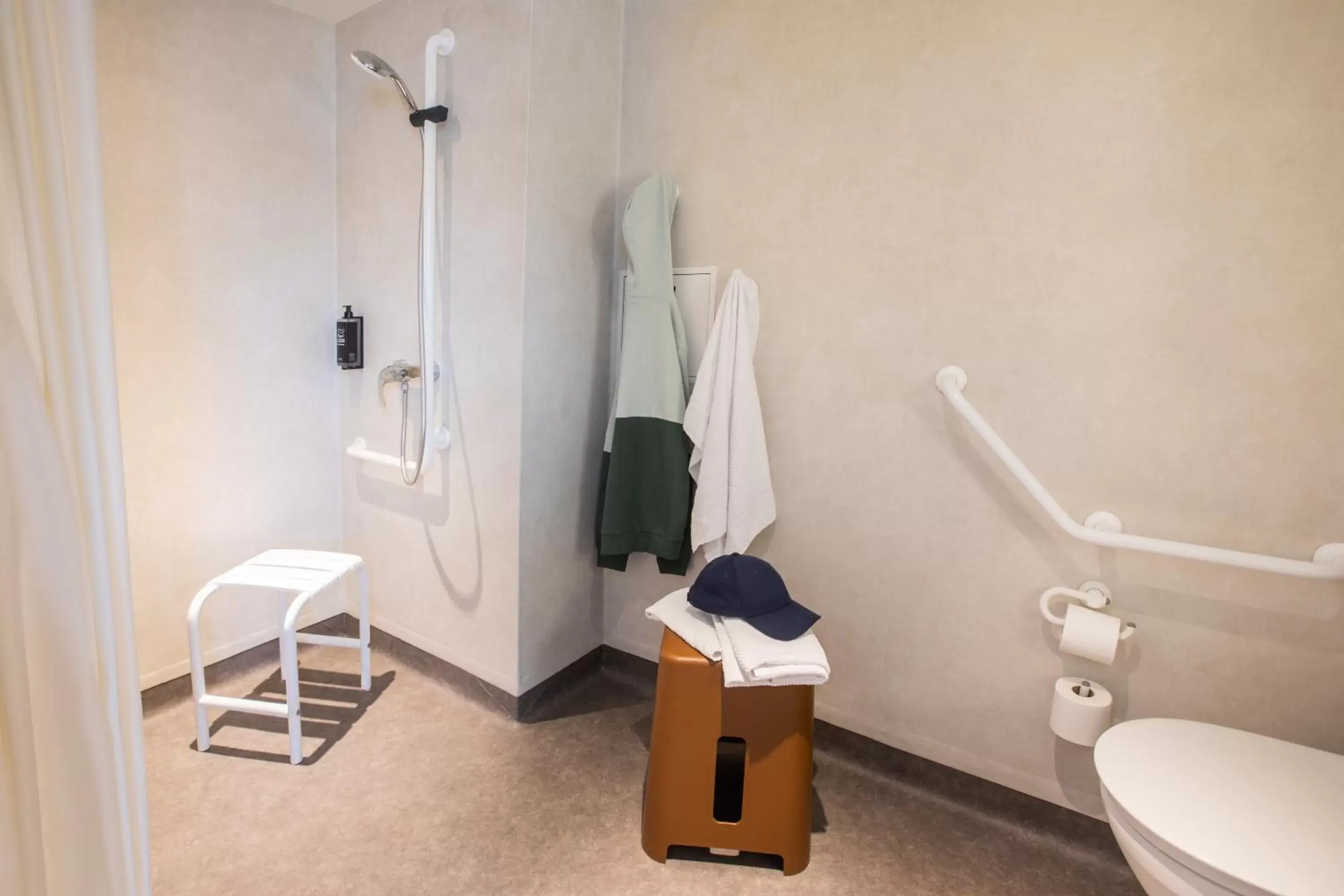 Shower, Bathroom in ibis budget Strasbourg Centre Republique