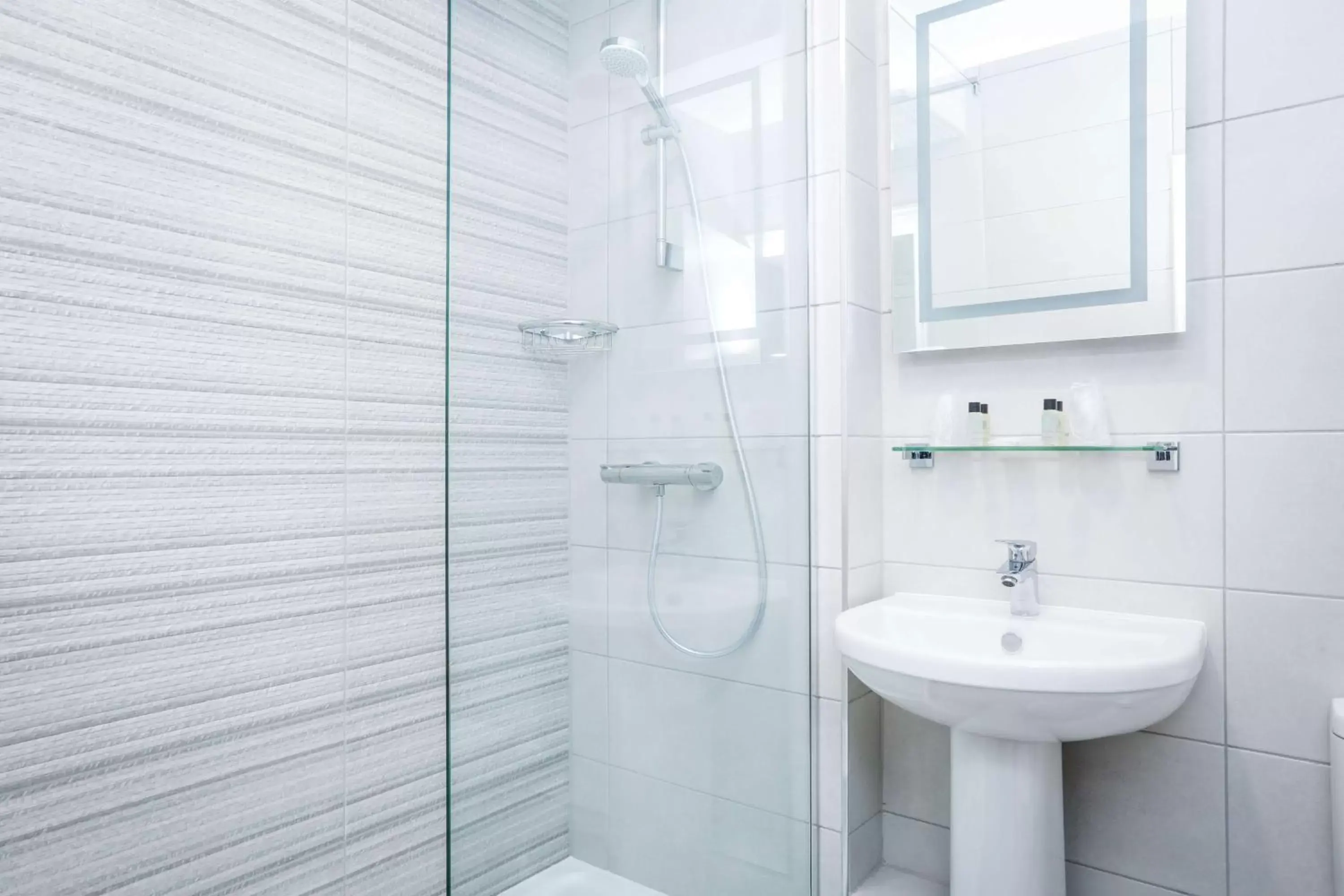 Bathroom in The Jephson Hotel; BW Signature Collection