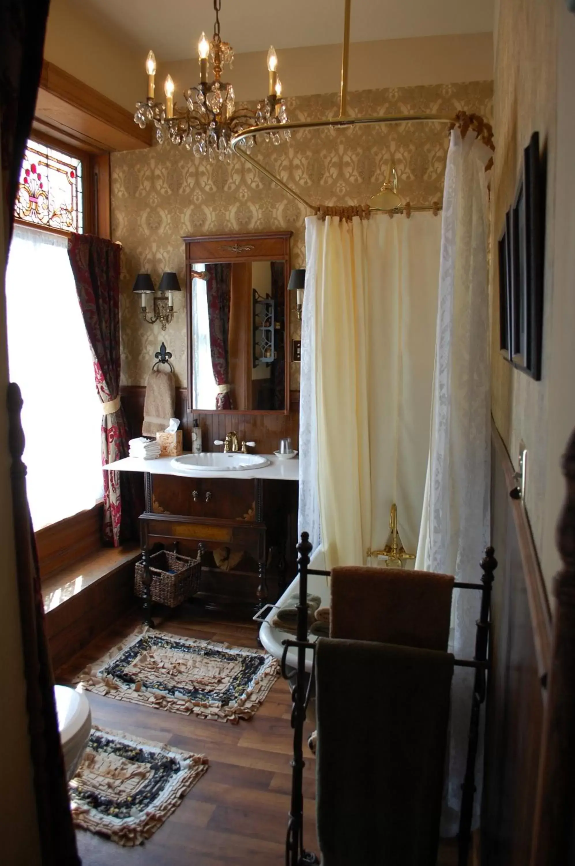 Bathroom, Kitchen/Kitchenette in Schuster Mansion Bed & Breakfast