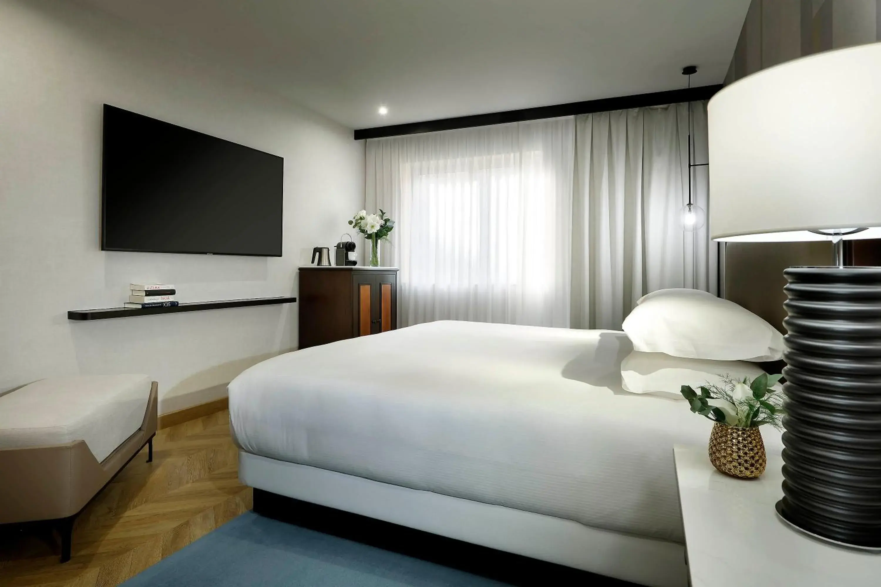 TV and multimedia, Bed in Hyatt Regency Hesperia Madrid