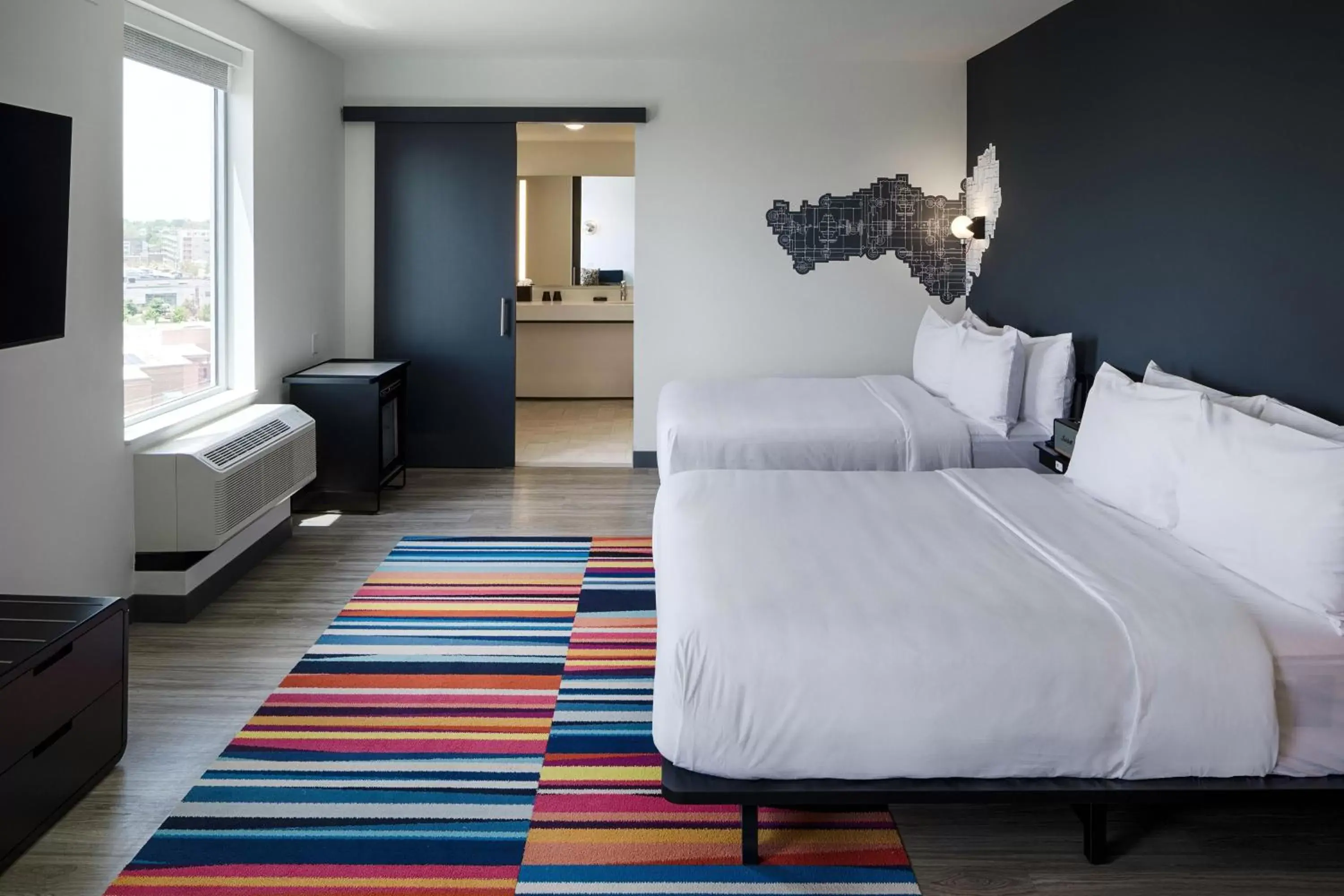 Photo of the whole room, Bed in Aloft Columbus