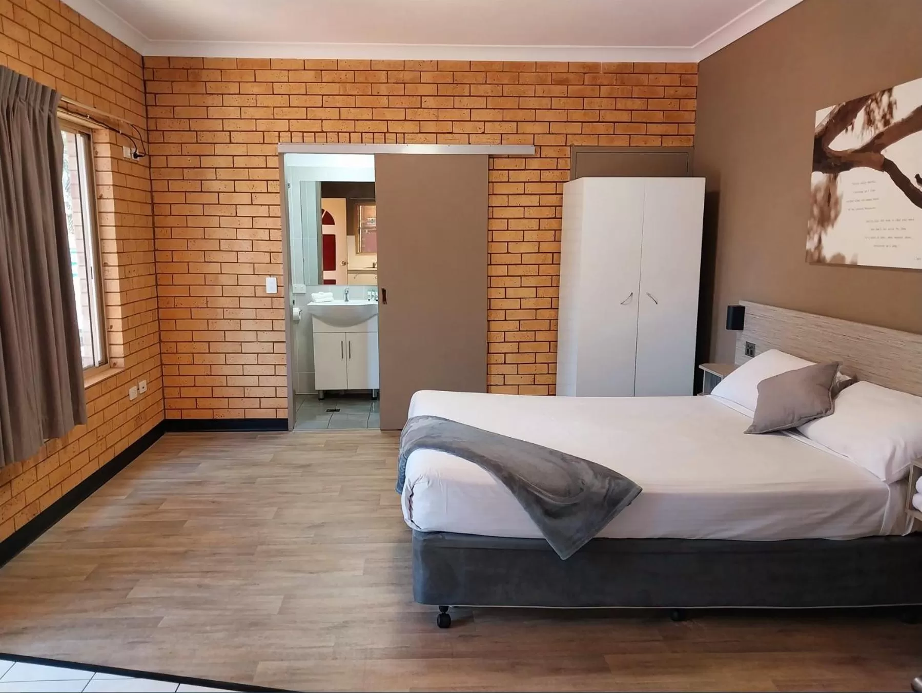 Photo of the whole room, Bed in Tallarook Motor Inn