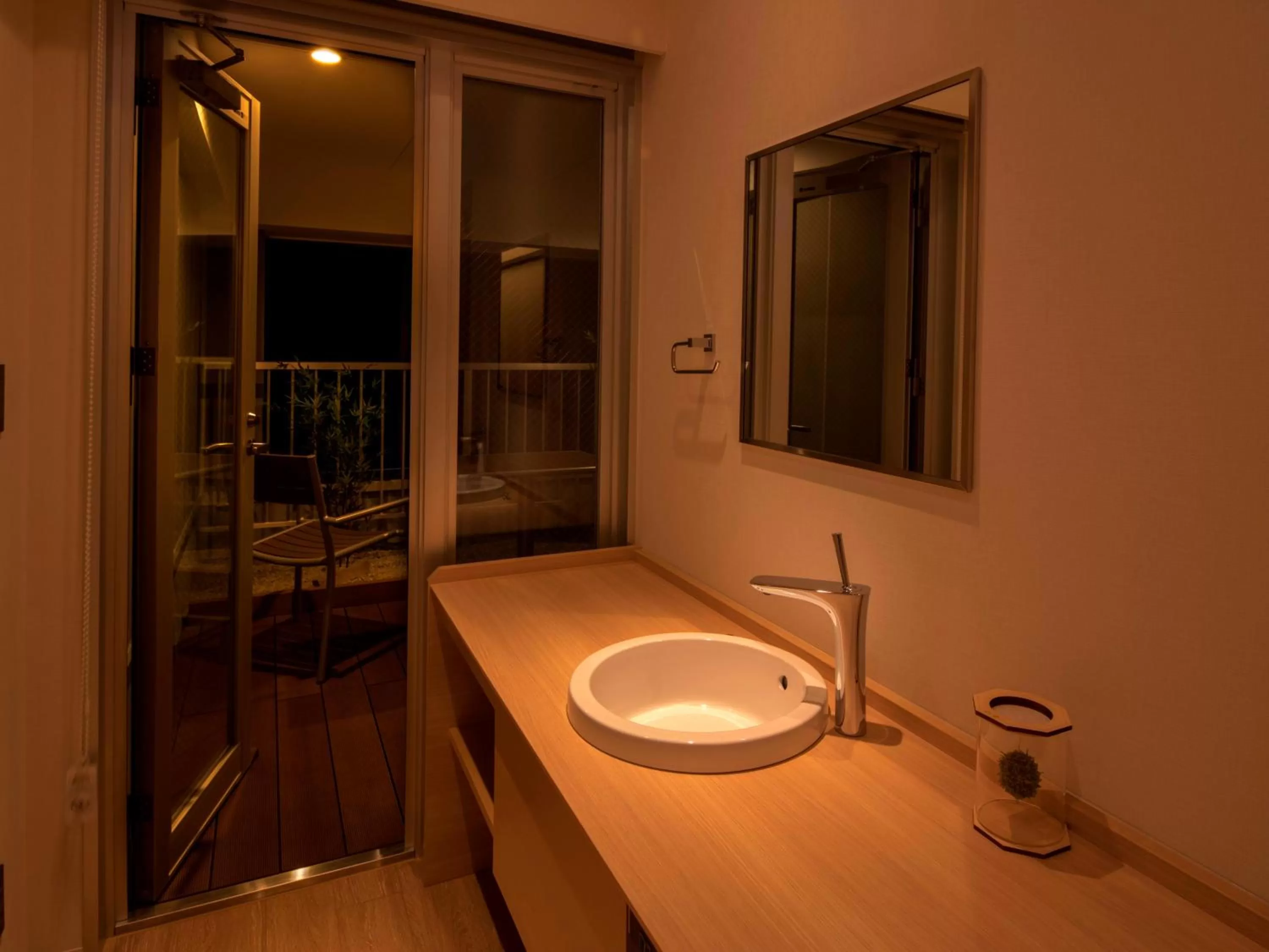 Photo of the whole room in UAN kanazawa