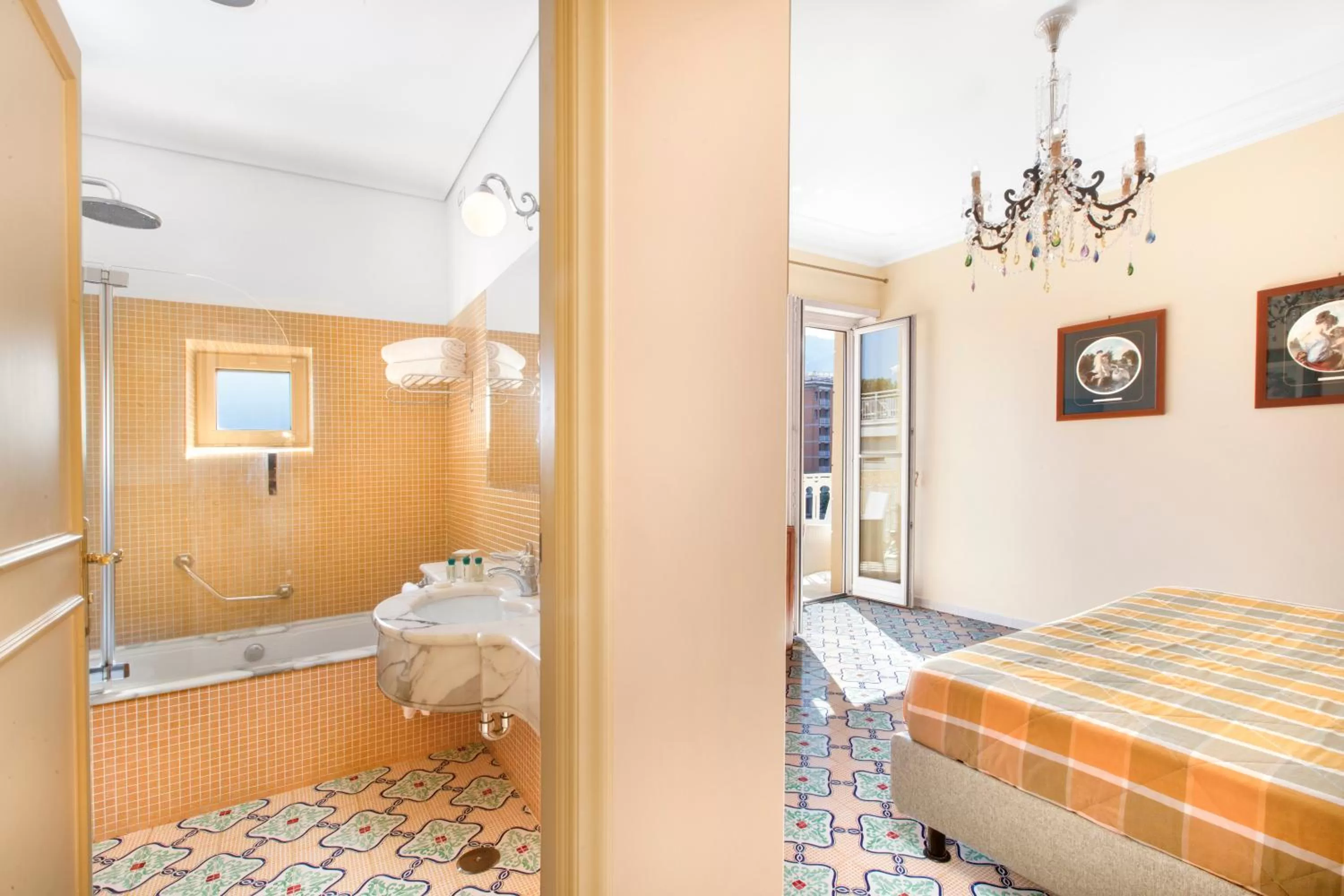 Toilet, Bed in Hotel Antiche Mura