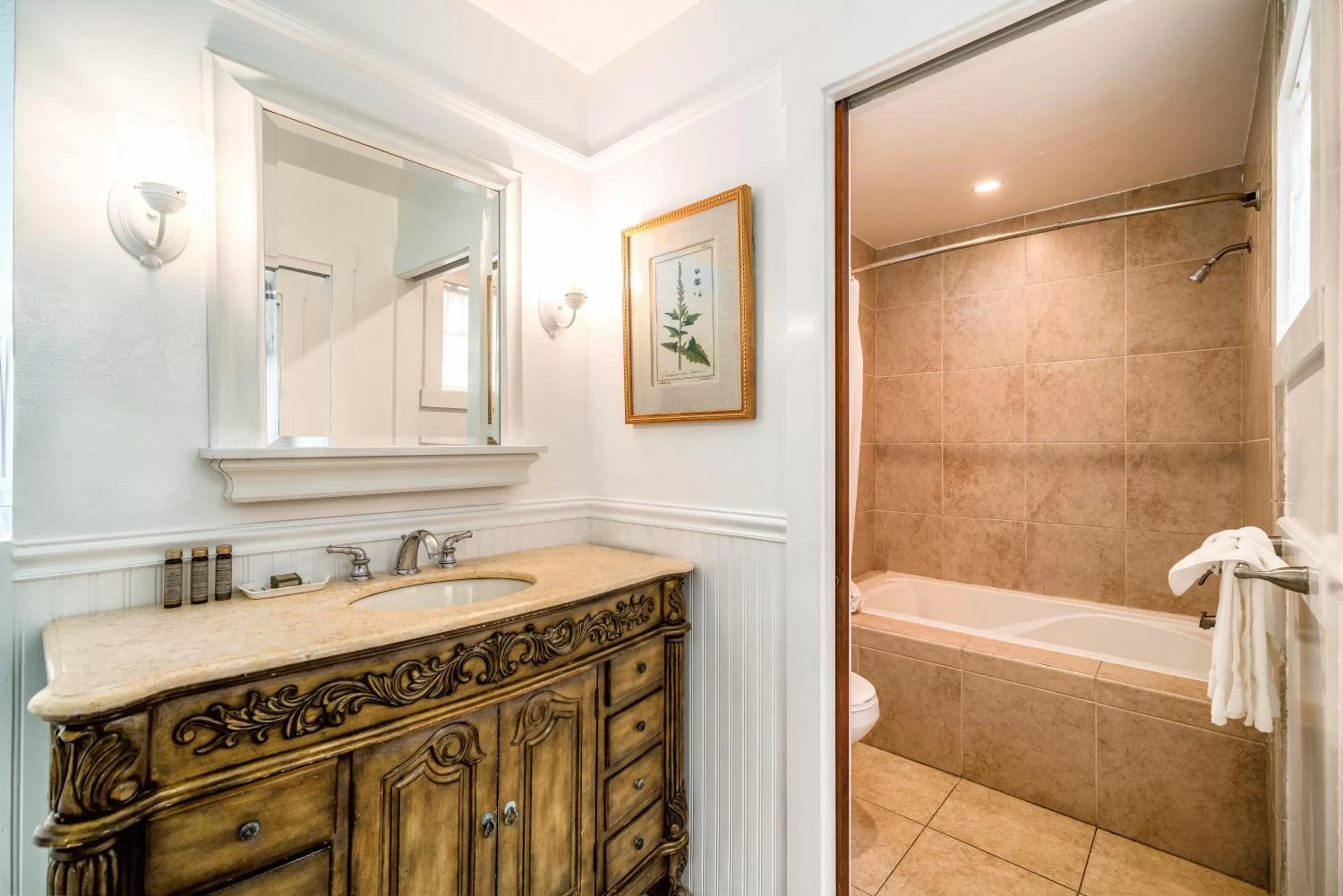 Shower in Agate Cove Inn