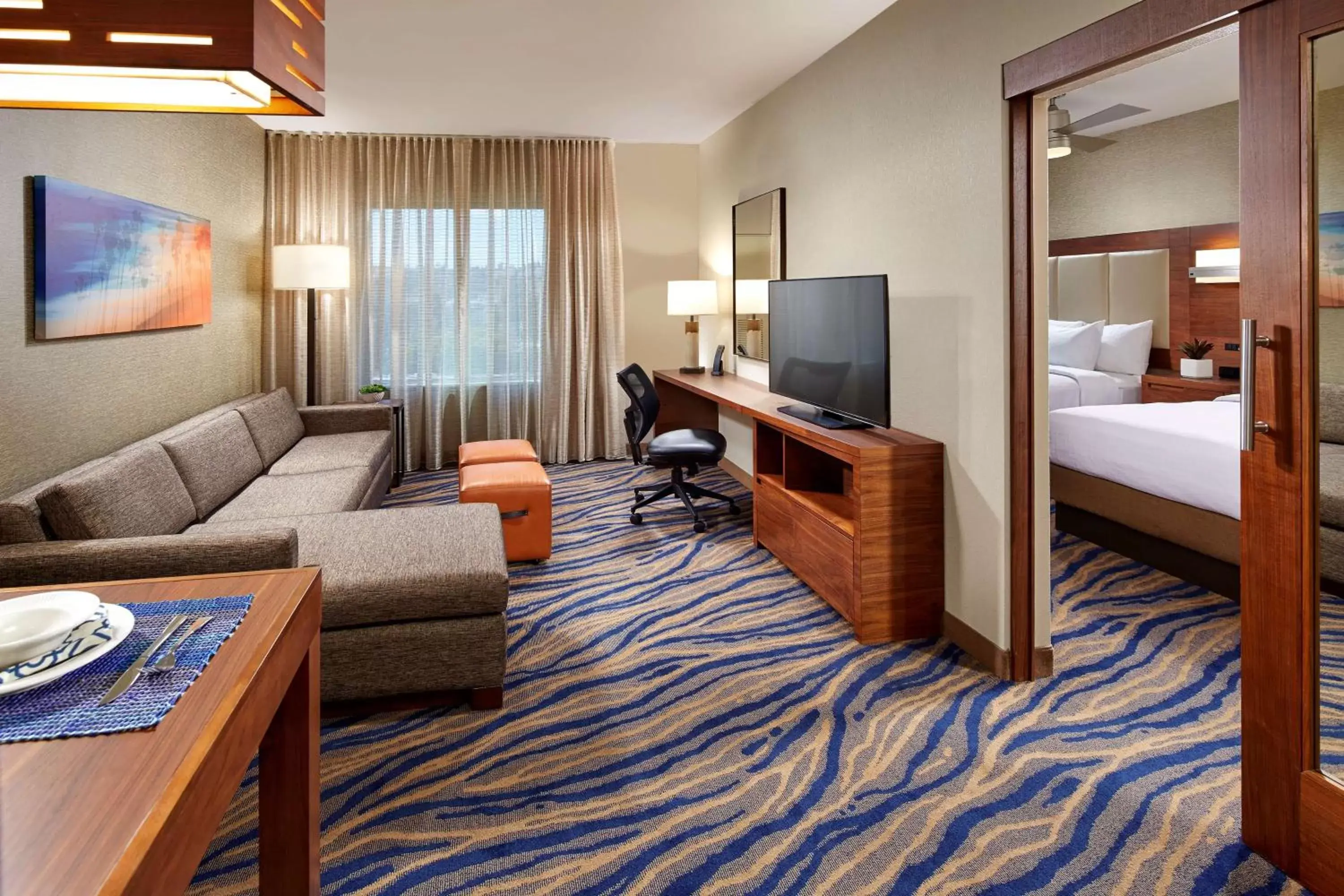 Living room, TV/Entertainment Center in Homewood Suites by Hilton San Diego Mission Valley/Zoo