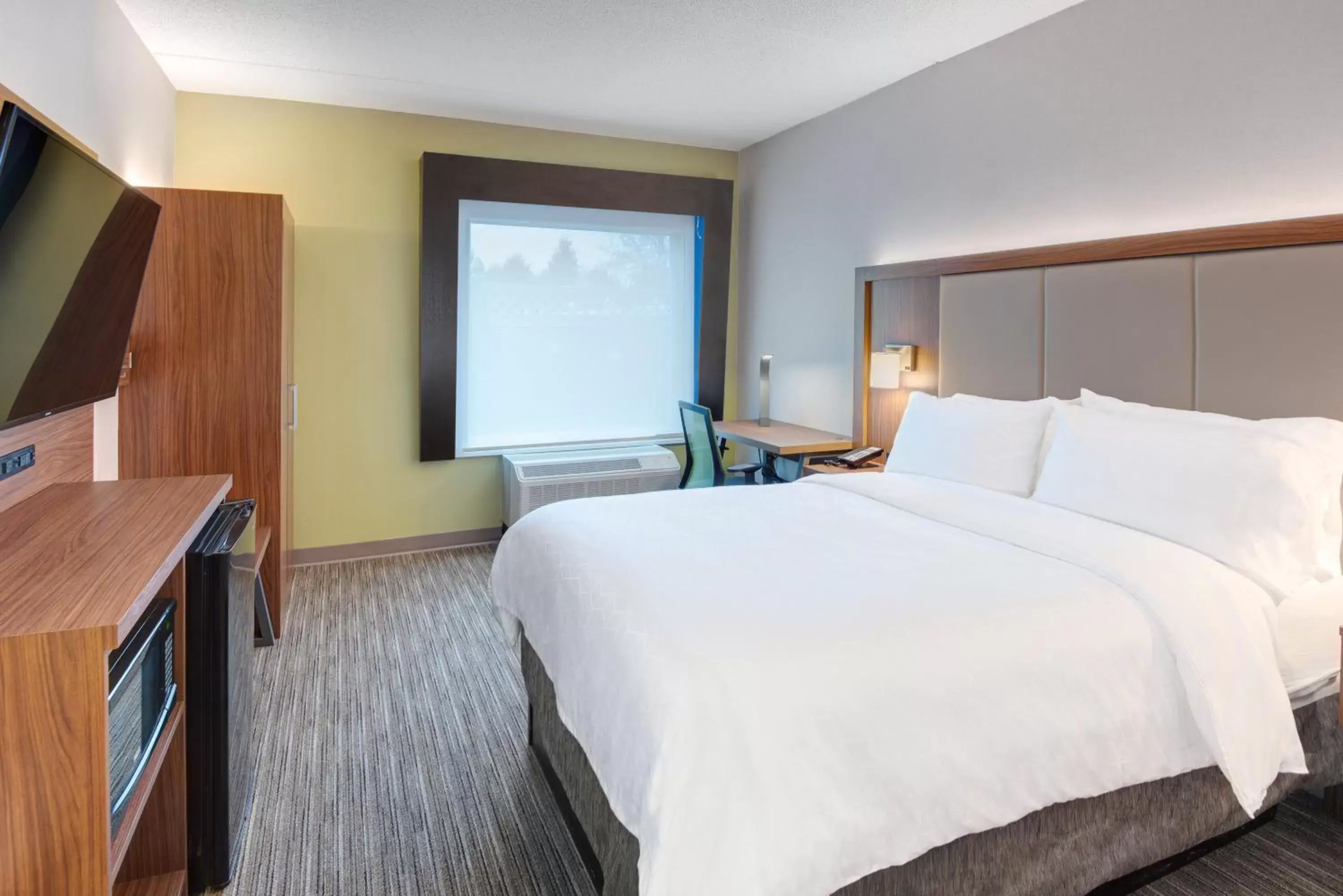 Photo of the whole room, Bed in Holiday Inn Express & Suites West Long Branch - Eatontown, an IHG Hotel