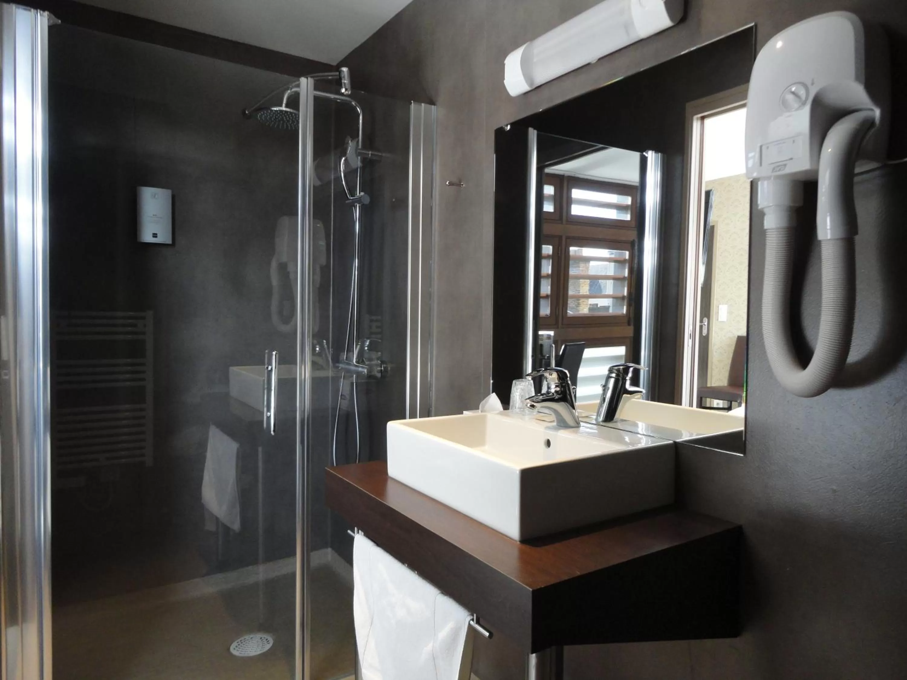 Bathroom in Logis Hôtel Le Vert Galant