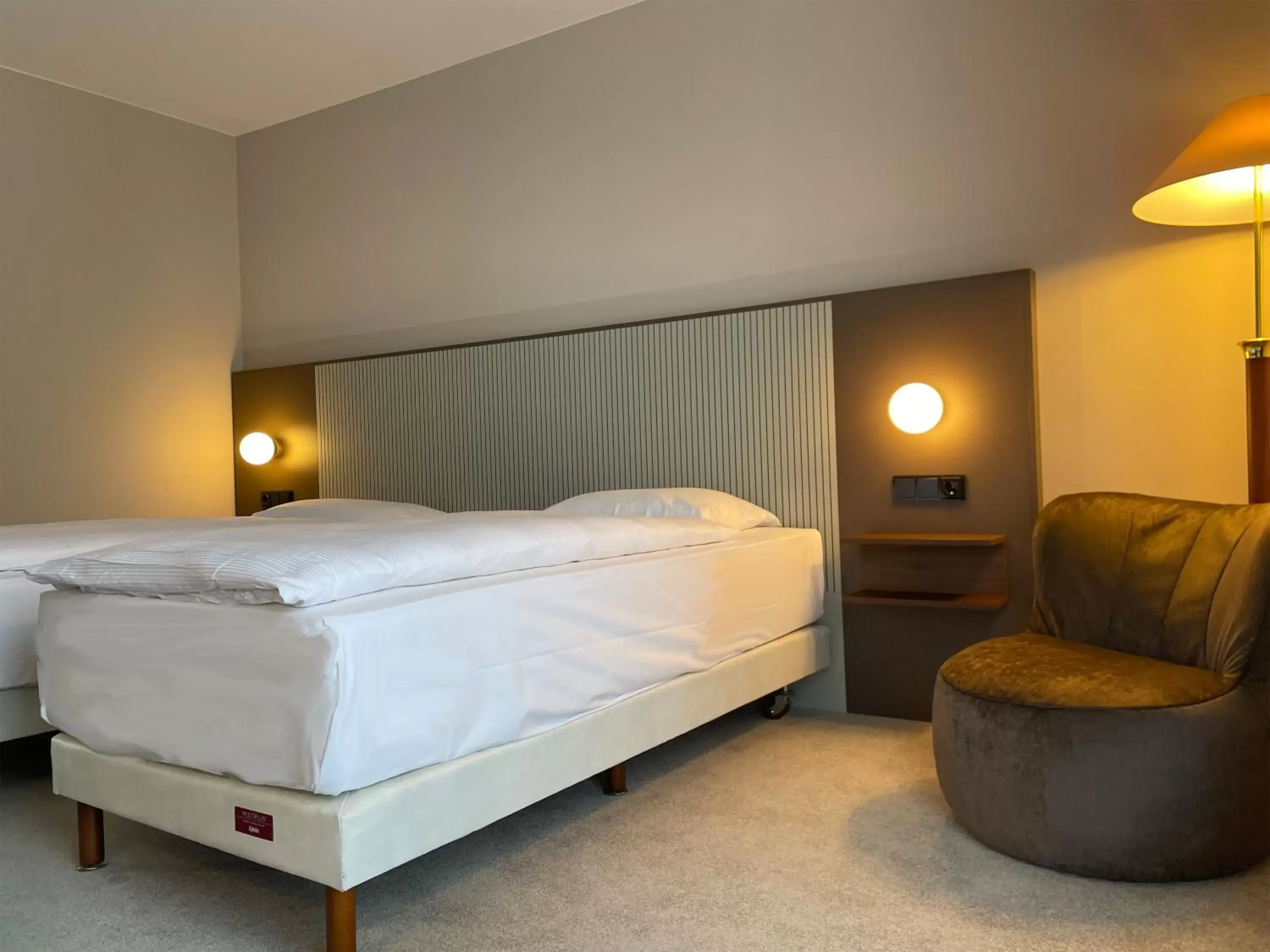 Bedroom, Bed in Mercure Hotel Gera City