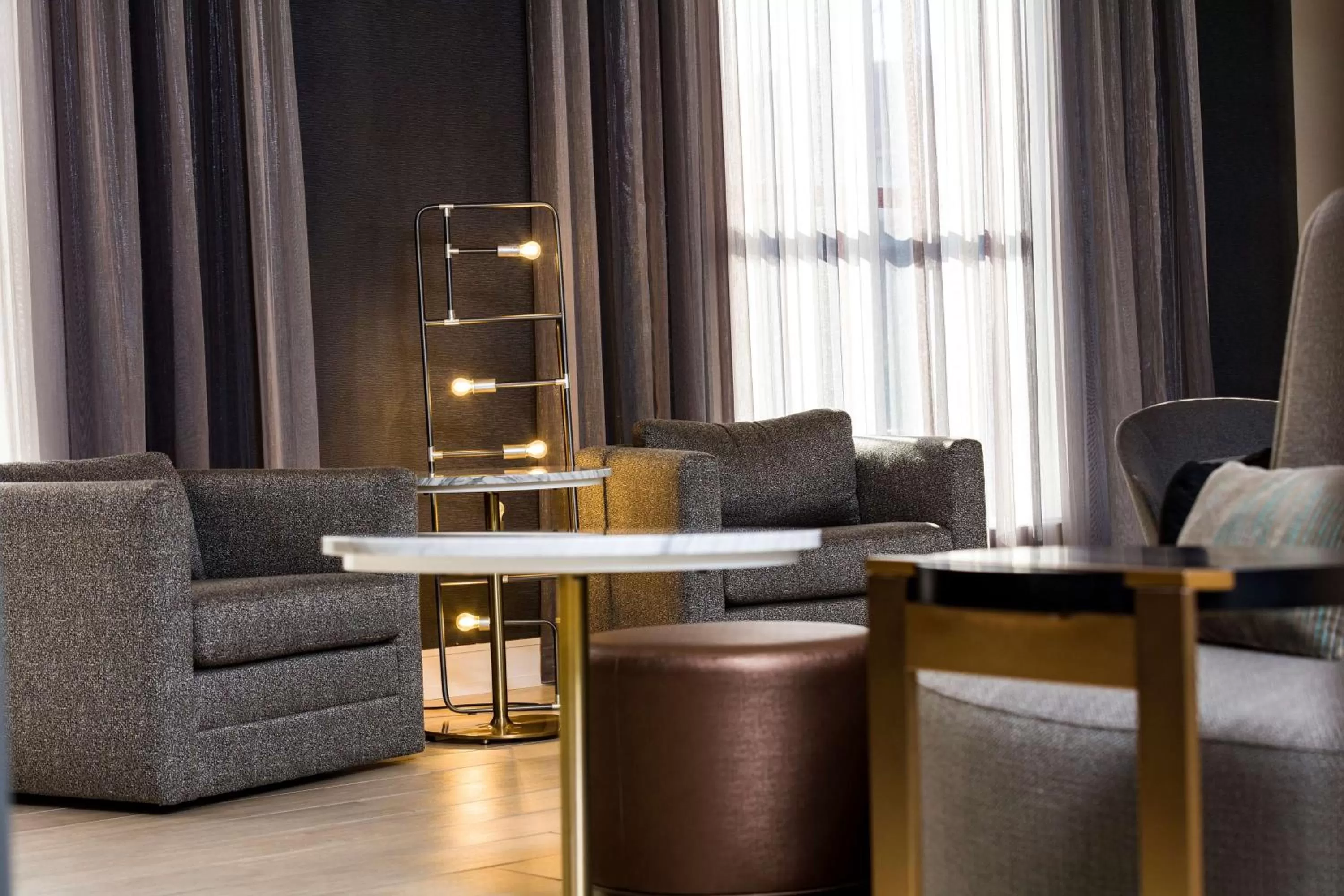 Communal lounge/ TV room in DoubleTree by Hilton Boston Logan Airport Chelsea