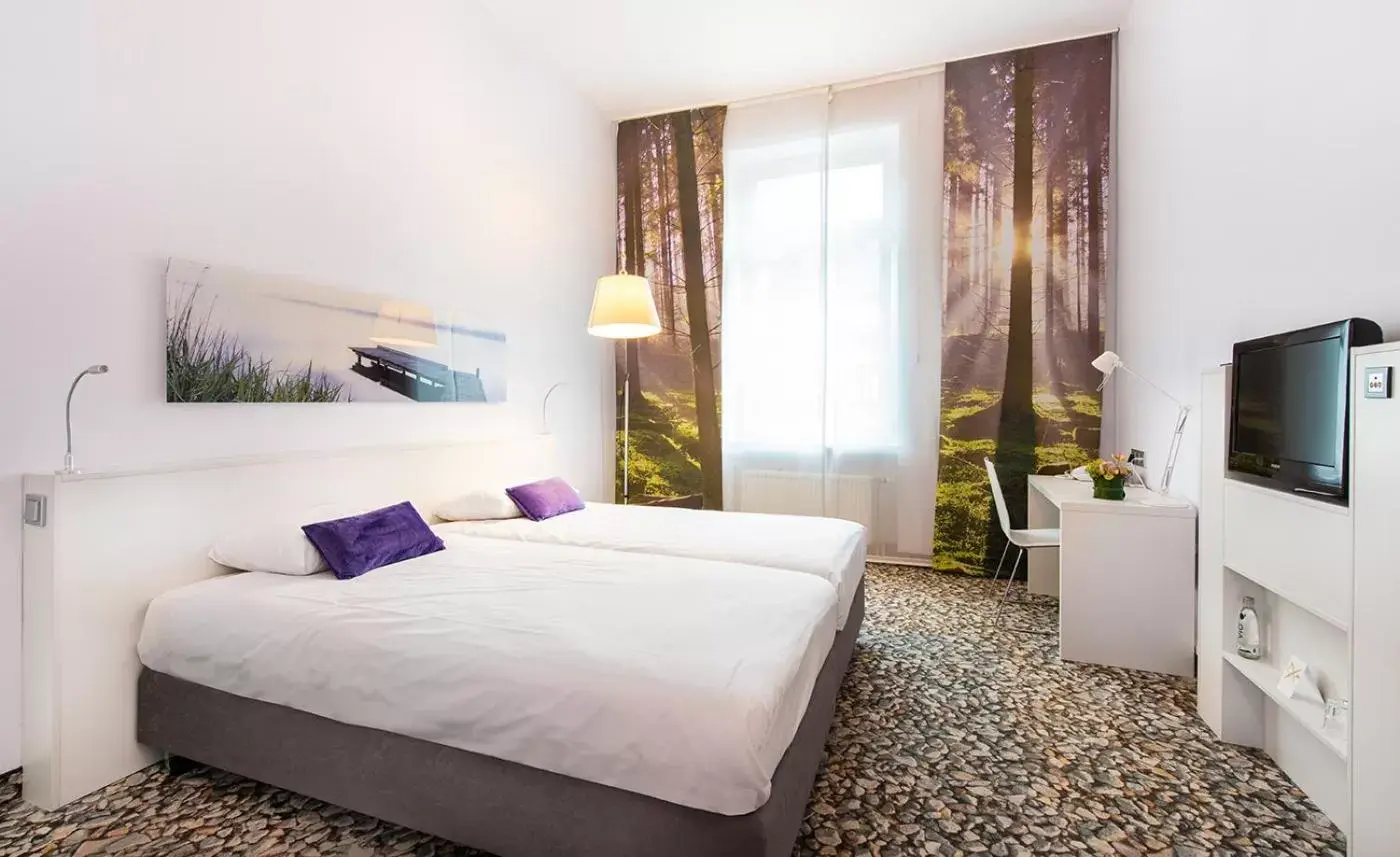 View (from property/room), Bed in Ambassador Hotel View (from property/room), Bed in Ambassador Hotel