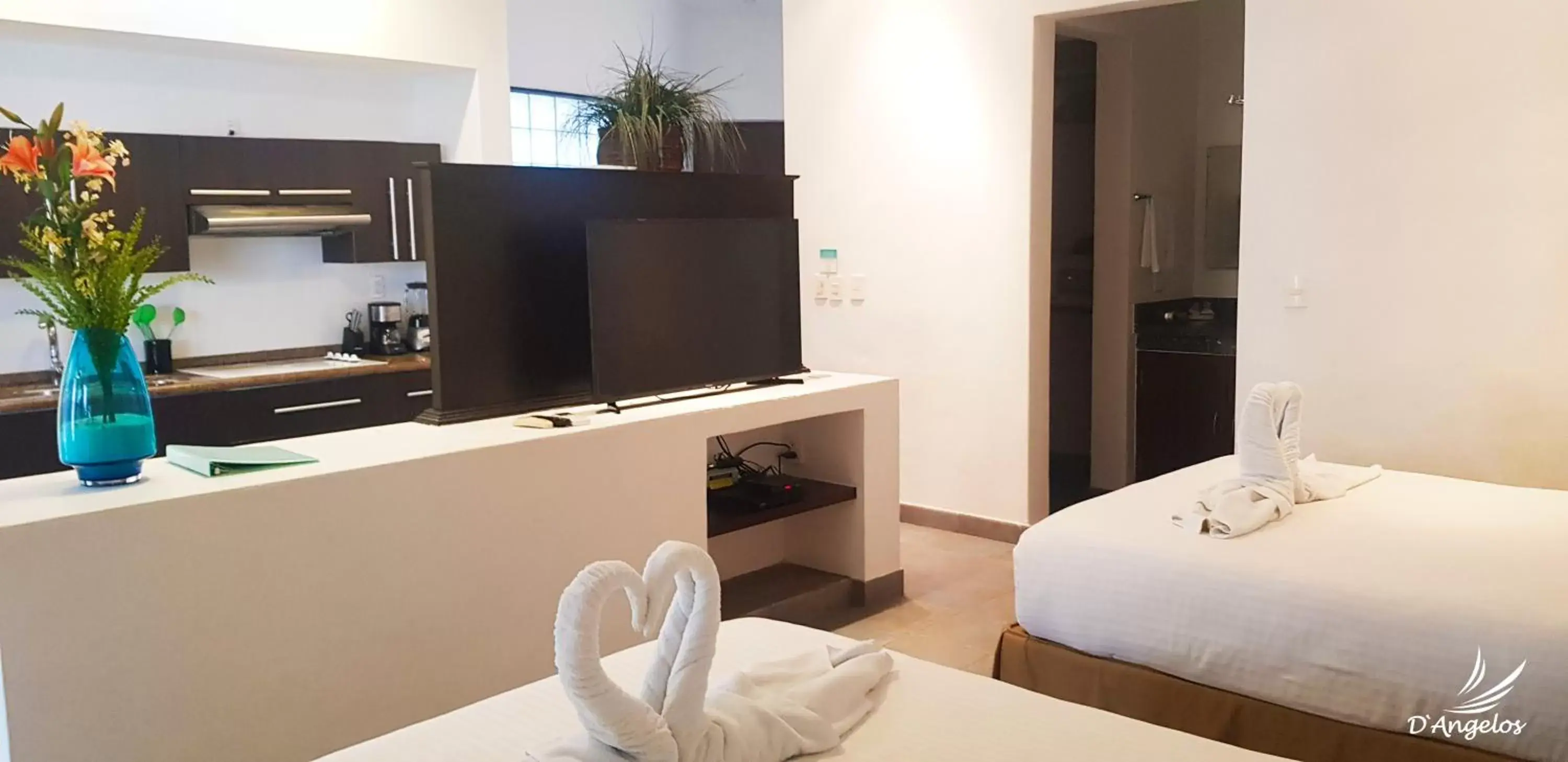 Bathroom, TV/Entertainment Center in Dangelos Hotel on Fifth Avenue