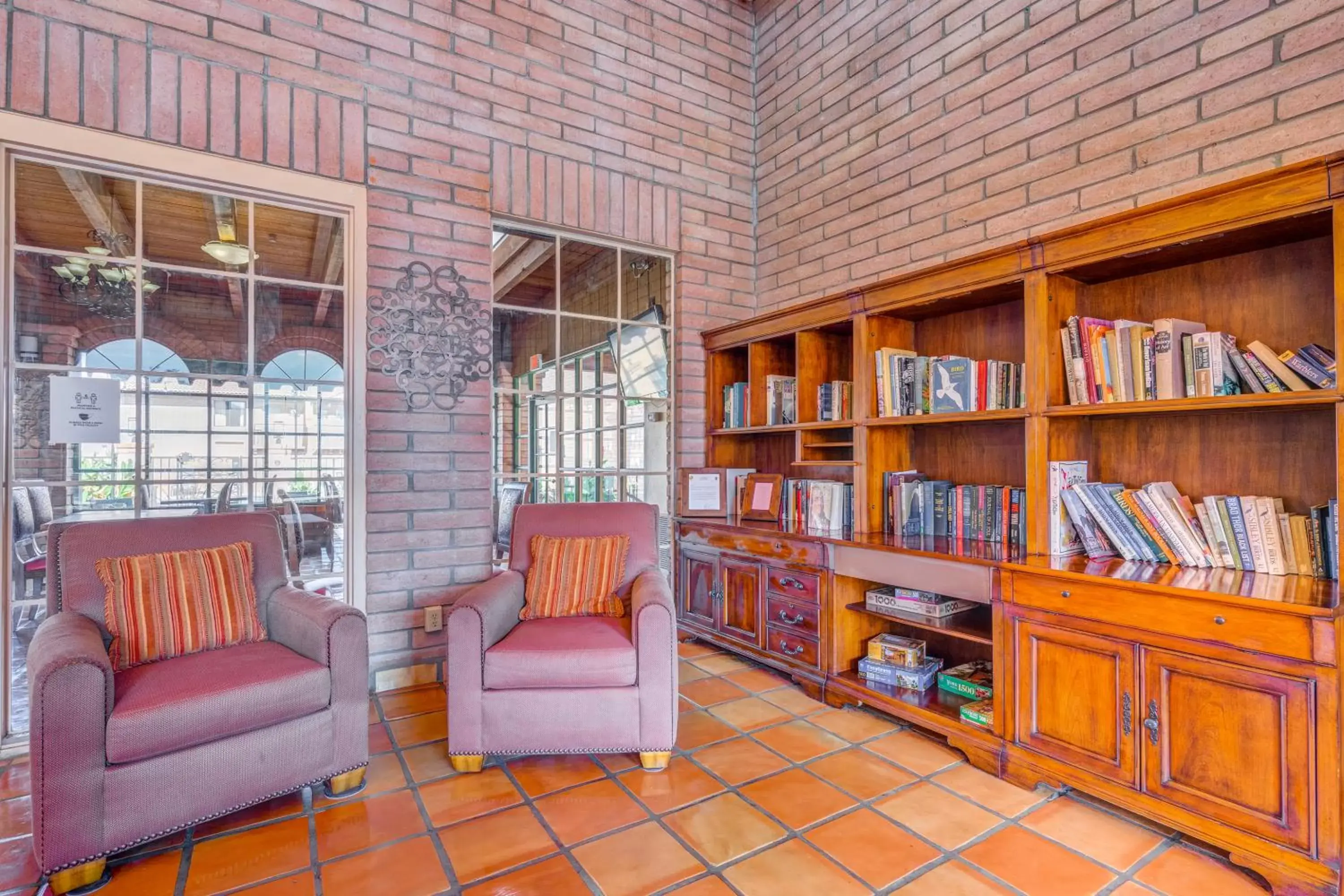 Library in Sierra Suites Boutique Hotel