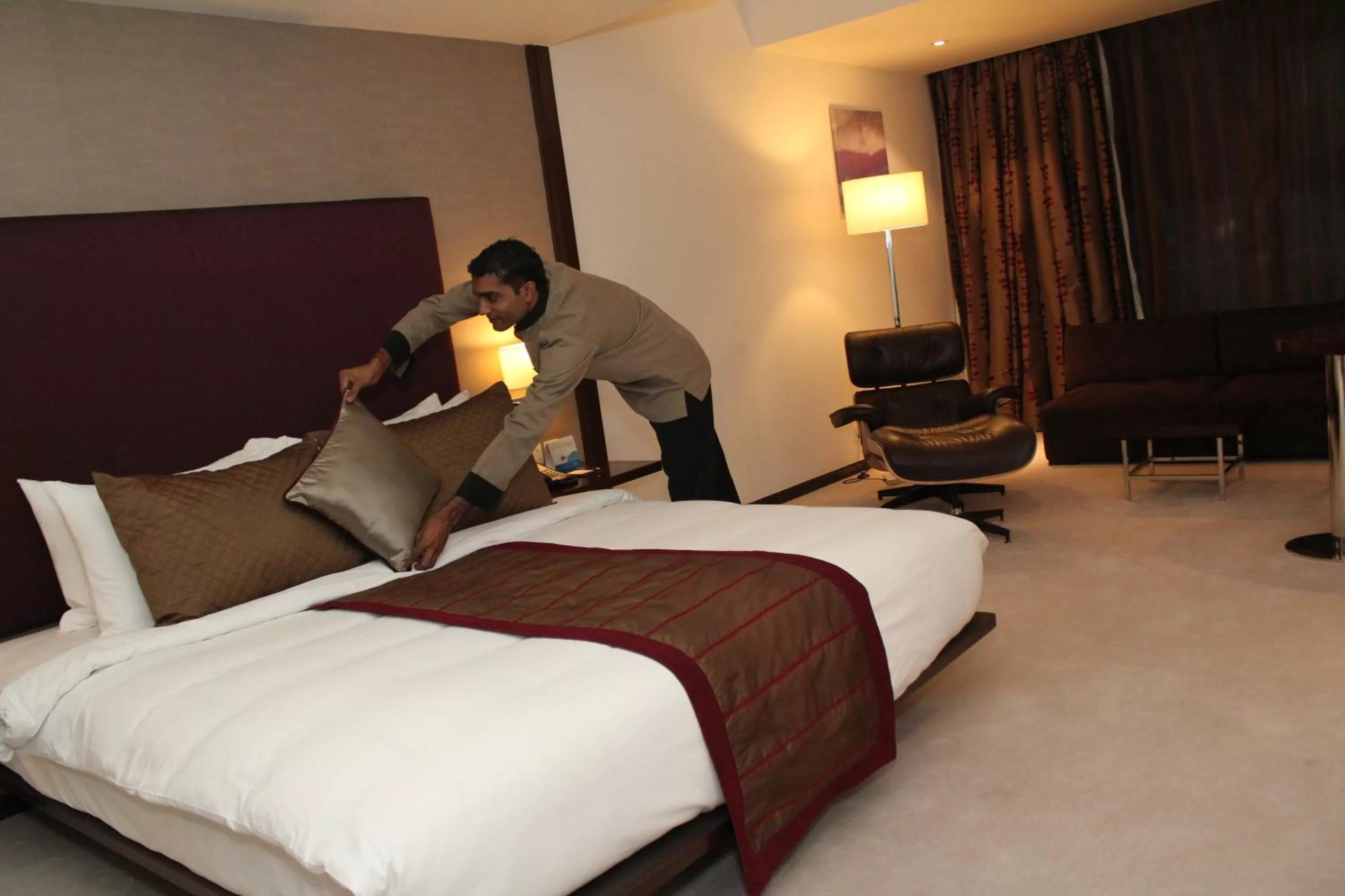 Photo of the whole room, Bed in Radisson Blu Plaza Hotel Hyderabad Banjara Hills