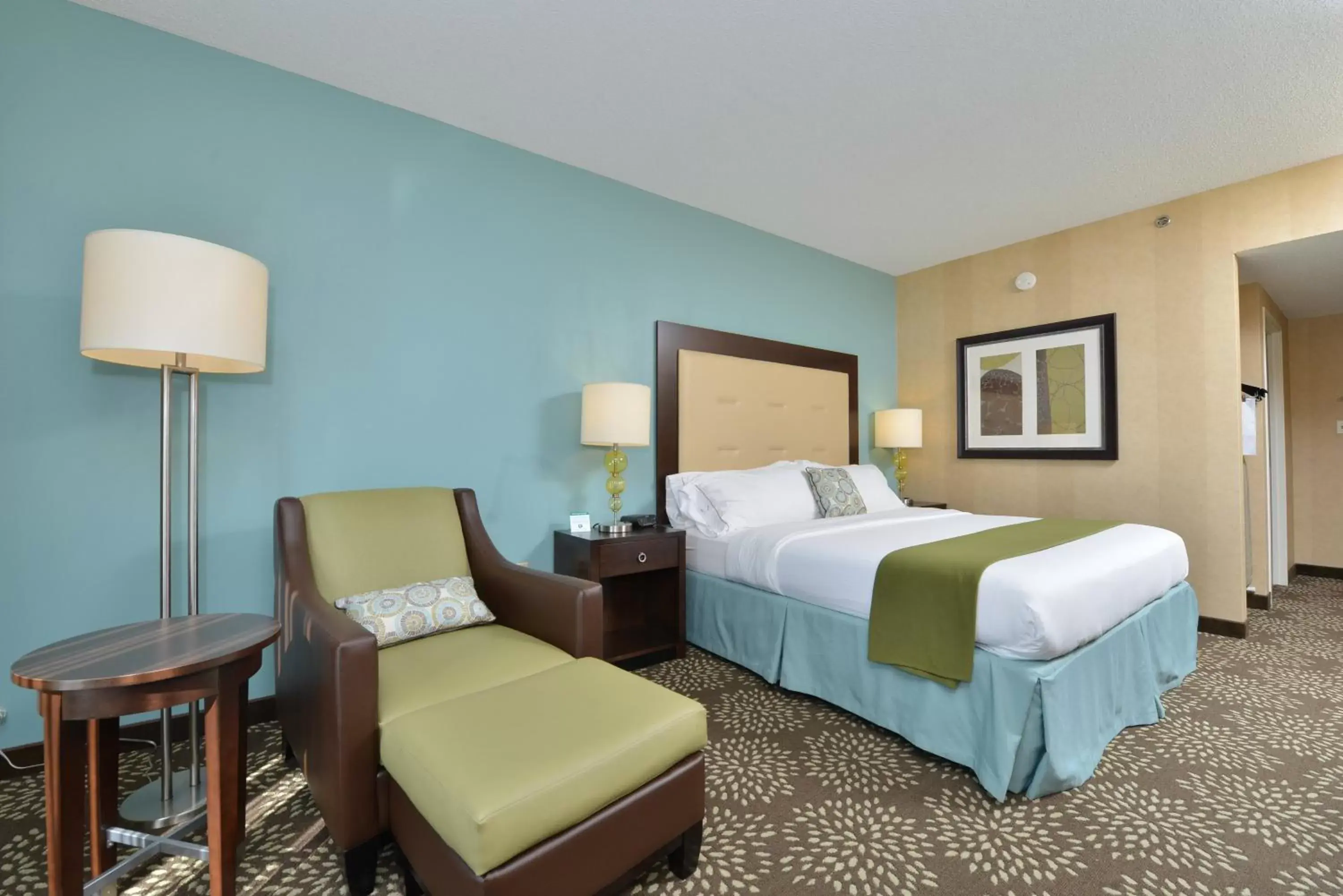 Photo of the whole room, Bed in Holiday Inn Express & Suites Sylva / Dillsboro, an IHG Hotel