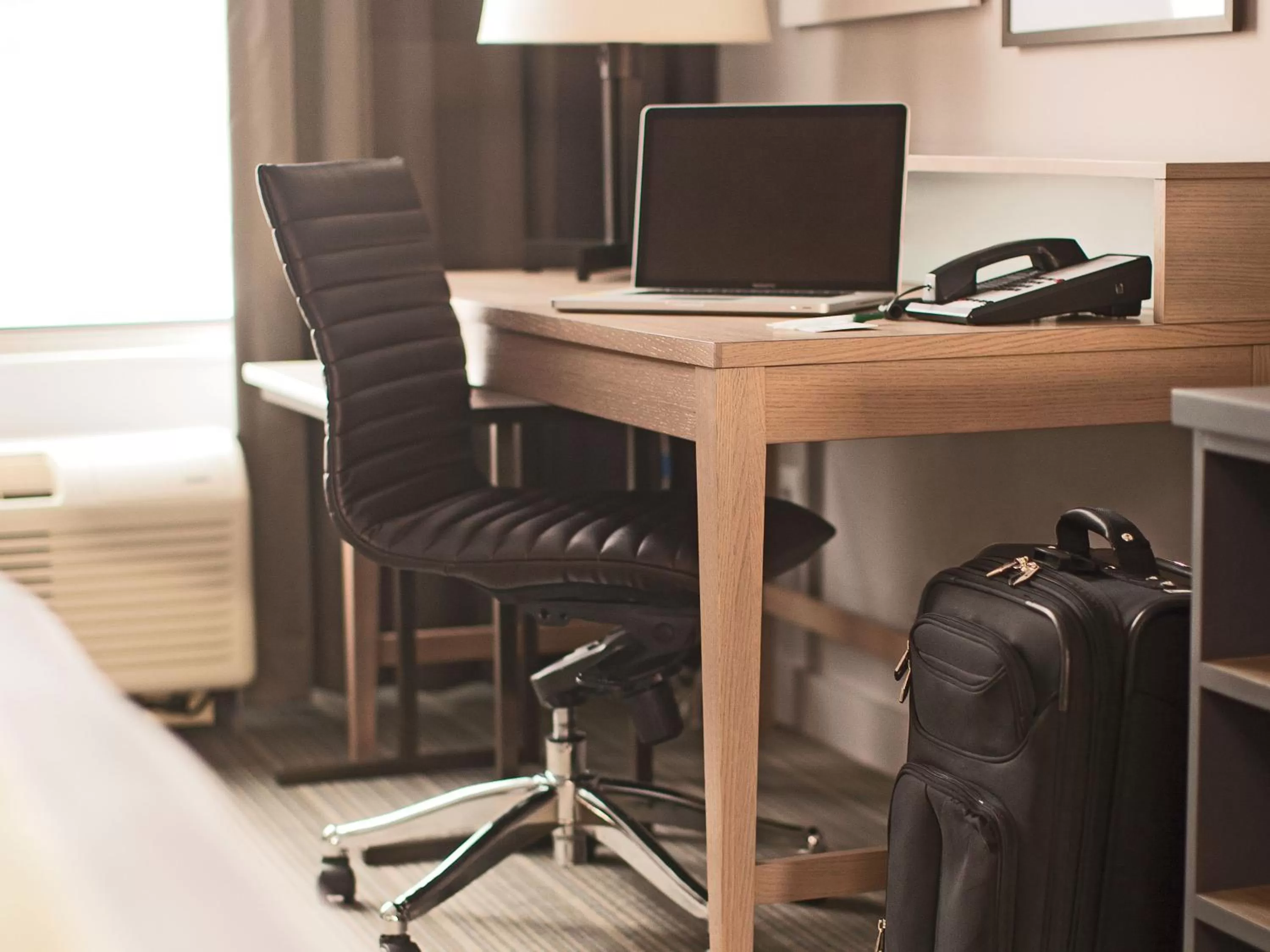 TV and multimedia in Country Inn & Suites by Radisson, Buffalo, MN