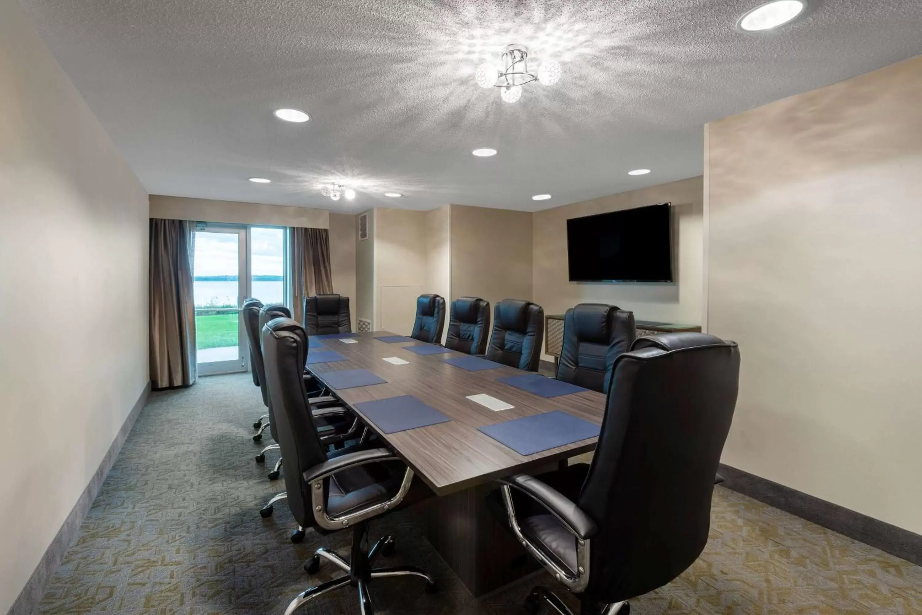 Meeting/conference room in 41 Lakefront Hotel, Trademark Collection by Wyndham