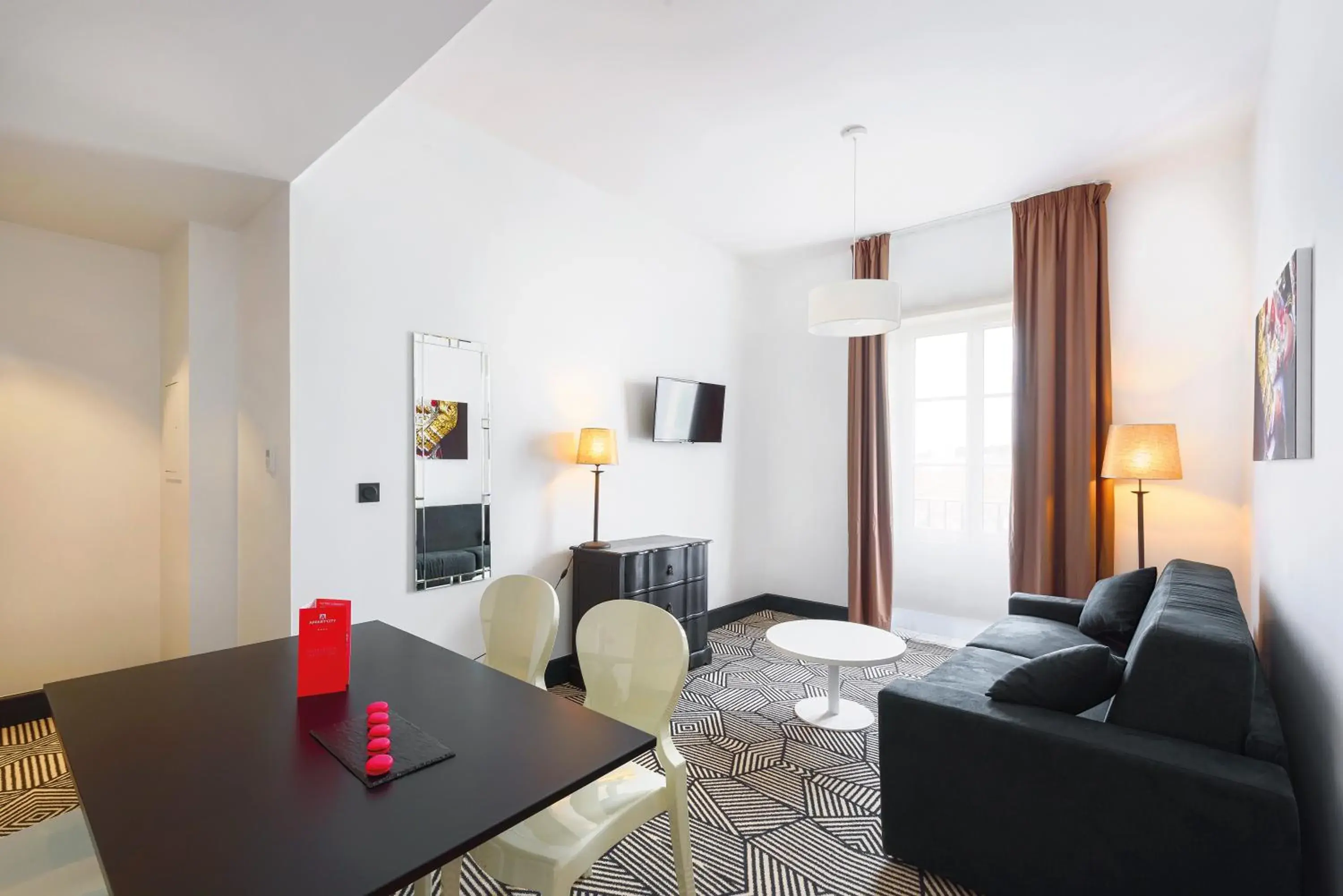 Living room, Lounge/Bar in Appart City Nimes Arenes