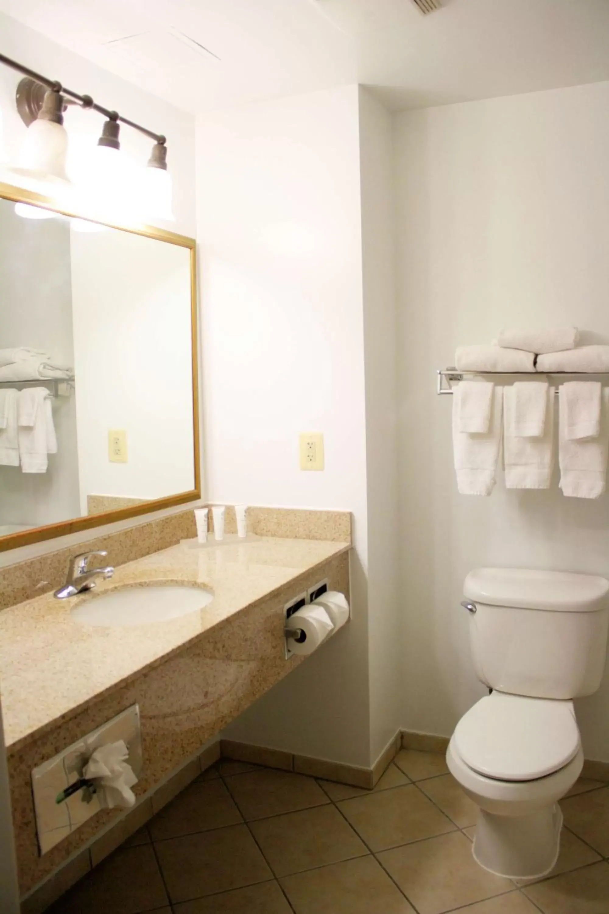 Bathroom in Country Inn & Suites by Radisson, BWI Airport (Baltimore), MD