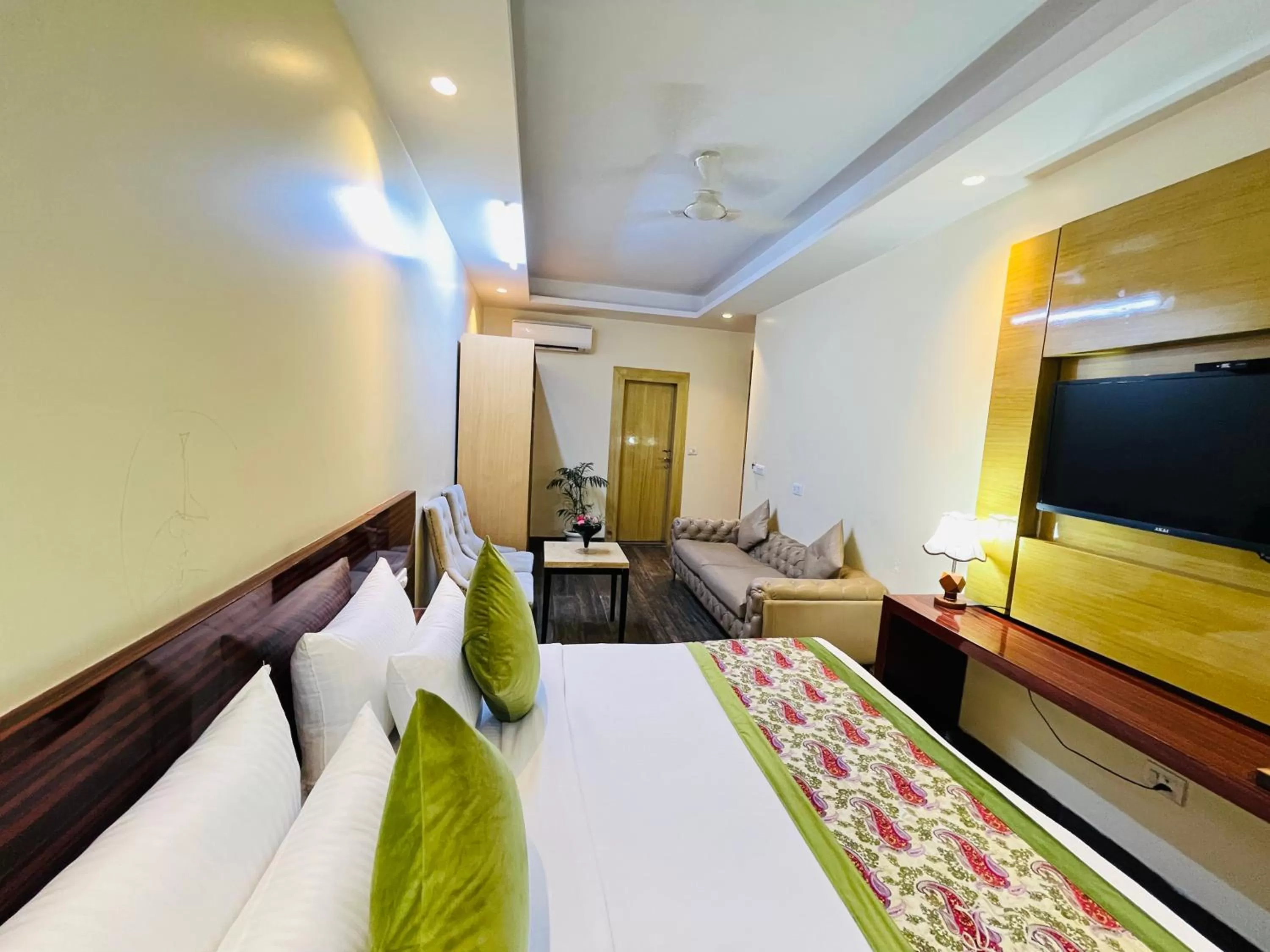 Bed in Hotel Banz near Delhi Airport
