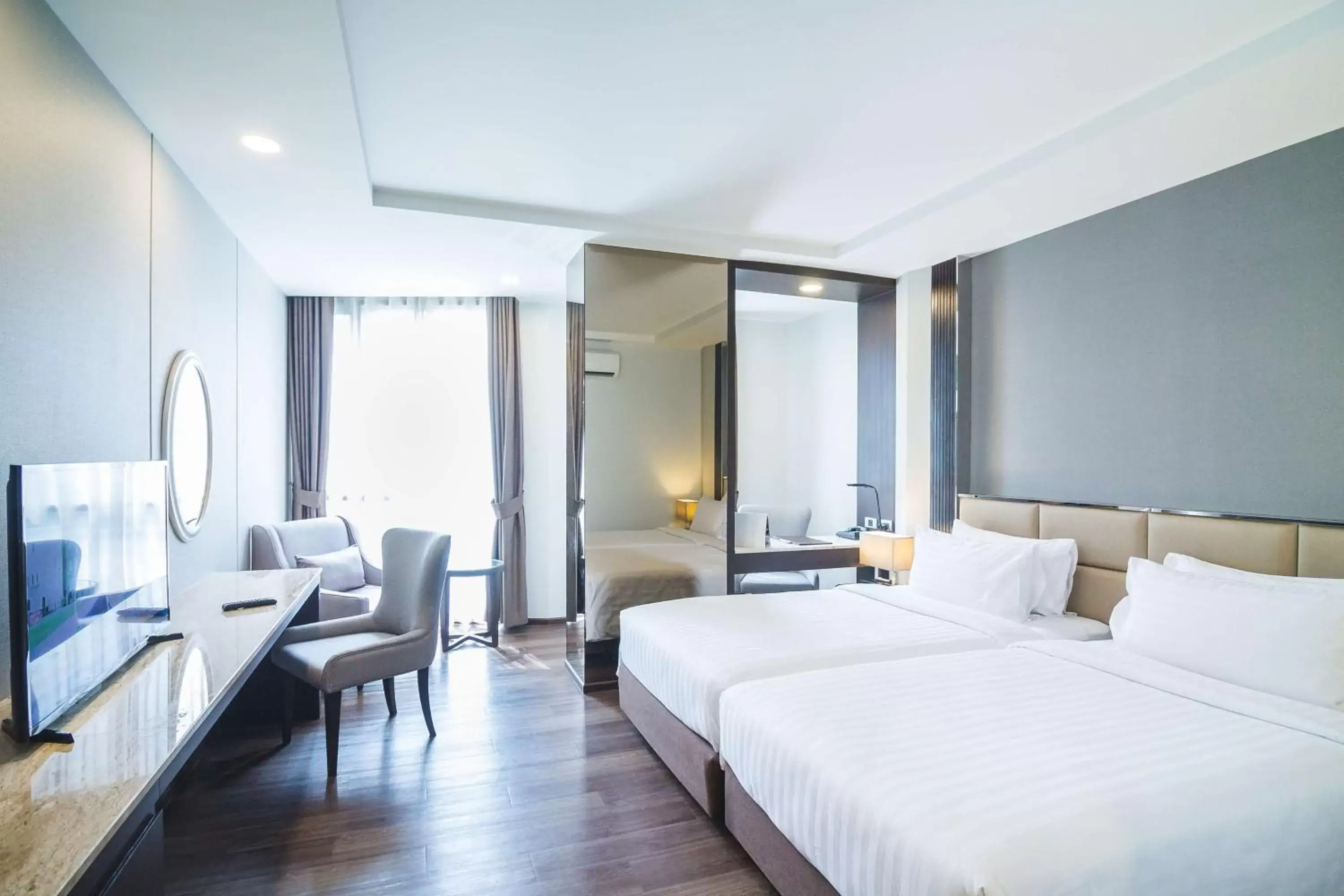 Bedroom in SureStay Plus Hotel by Best Western Sukhumvit 2