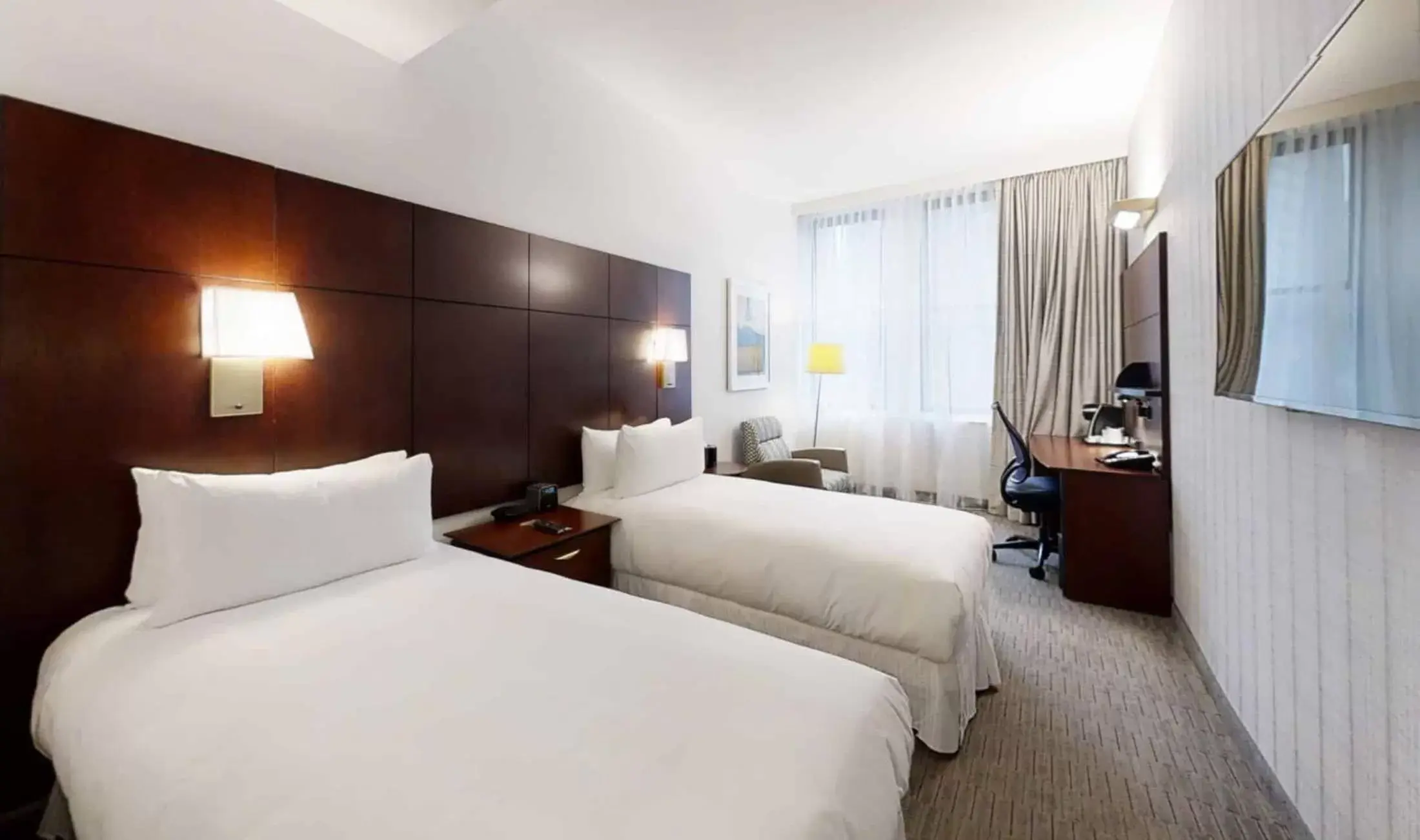 Bedroom, Bed in Club Quarters Hotel Wacker at Michigan, Chicago Bedroom, Bed in Club Quarters Hotel Wacker at Michigan, Chicago