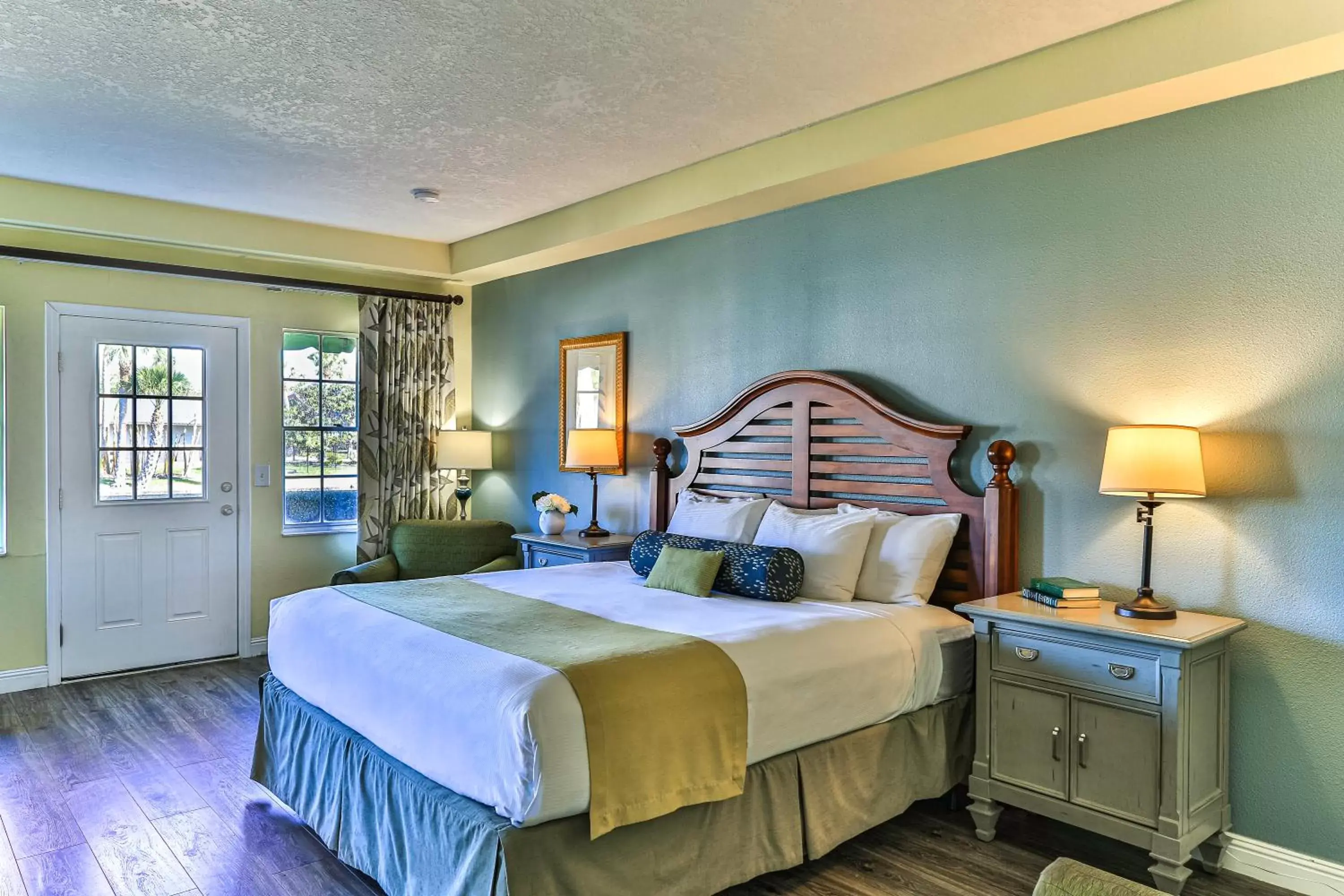 Bed in Plantation Resort on Crystal River, Ascend Hotel Collection