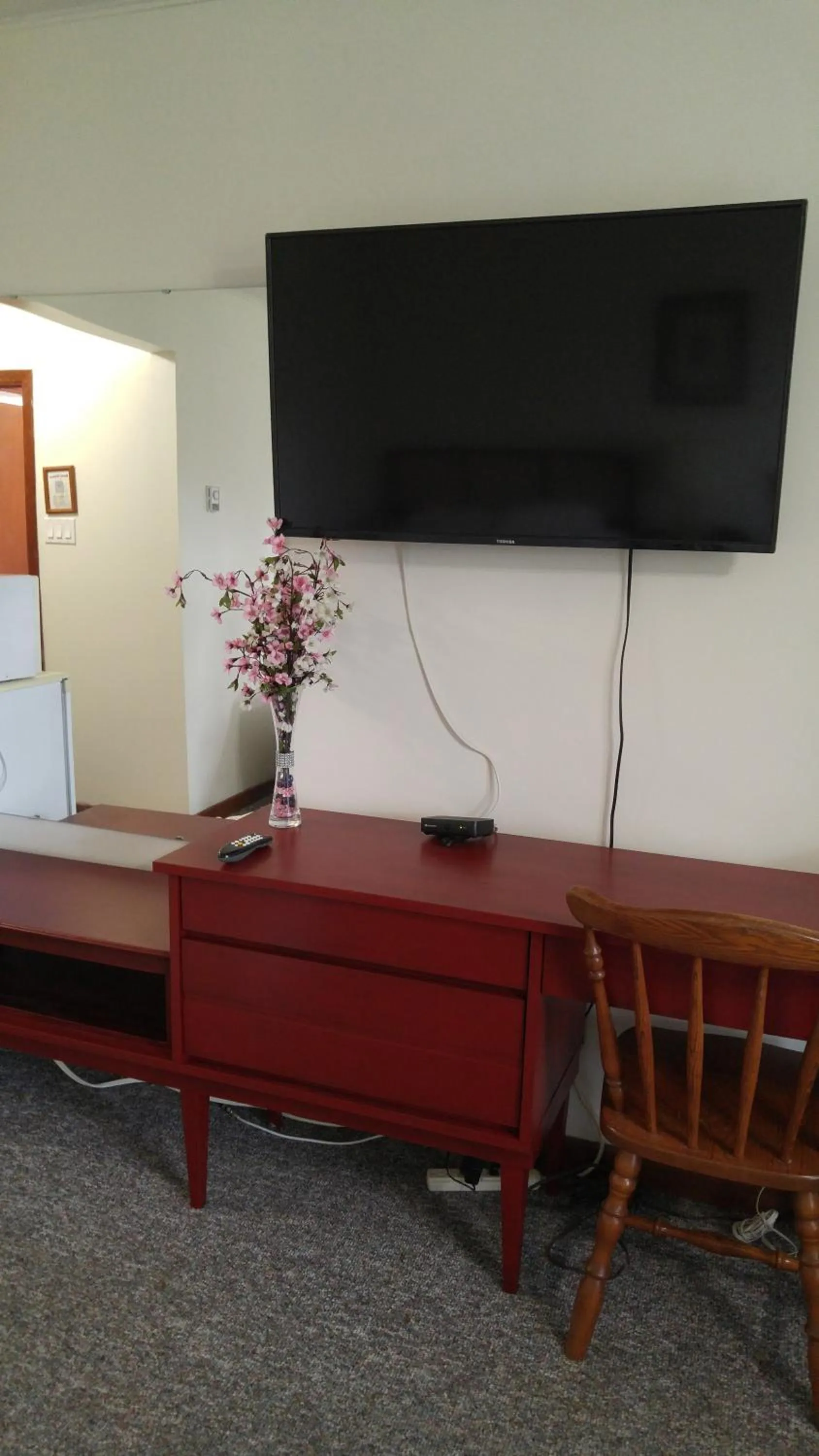 TV/Entertainment Center in Tulip Inn