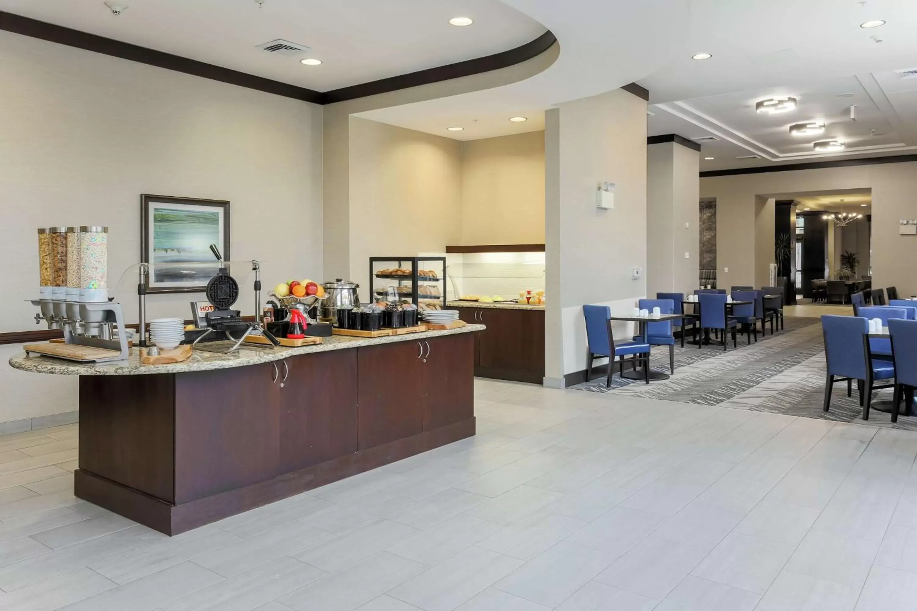 Dining area, Restaurant/Places to Eat in Hilton Garden Inn Shirlington