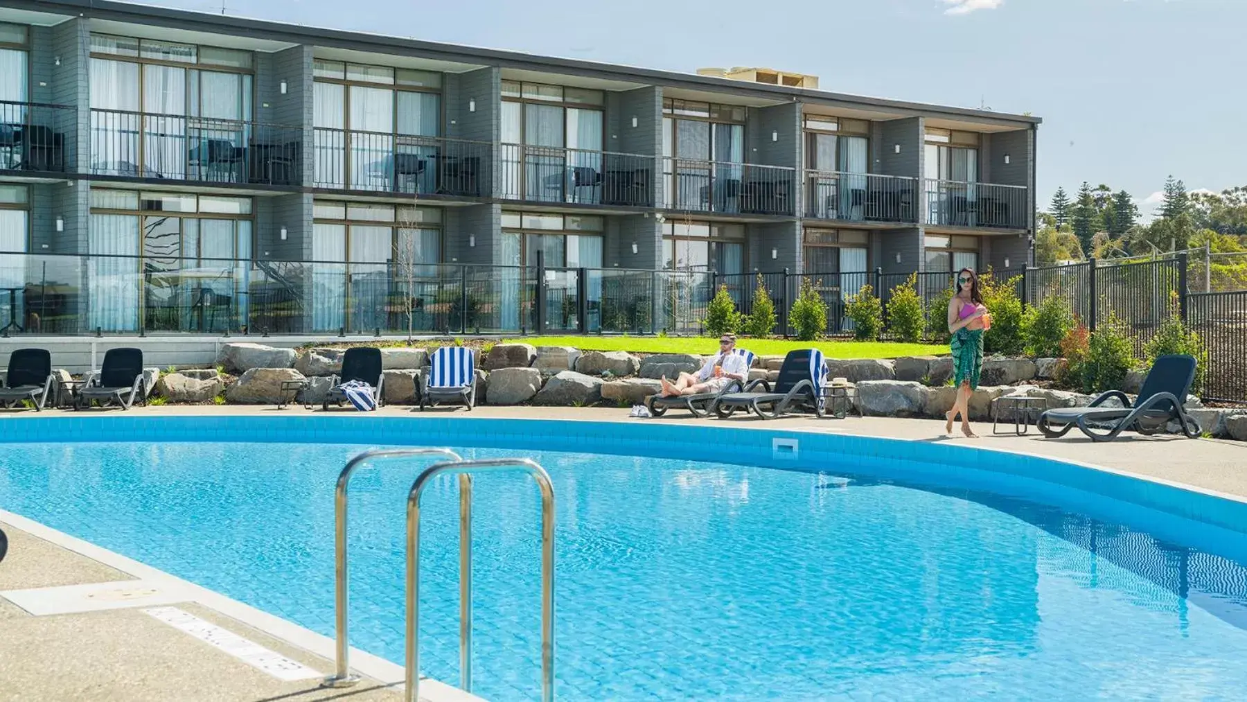 Swimming Pool in Berri Hotel