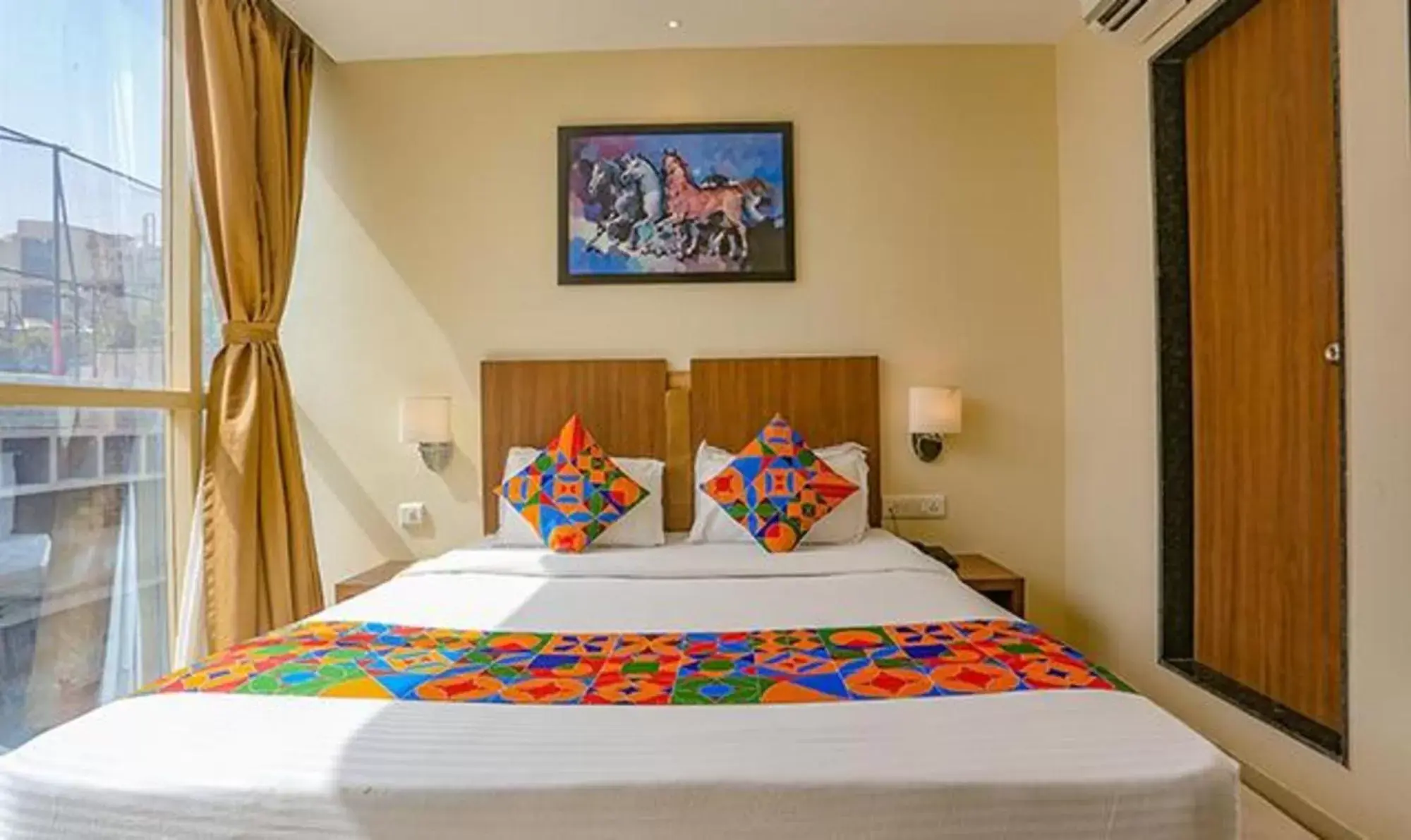 Bed in FabHotel Royal International - Nr Mumbai International Airport Bed in FabHotel Royal International - Nr Mumbai International Airport