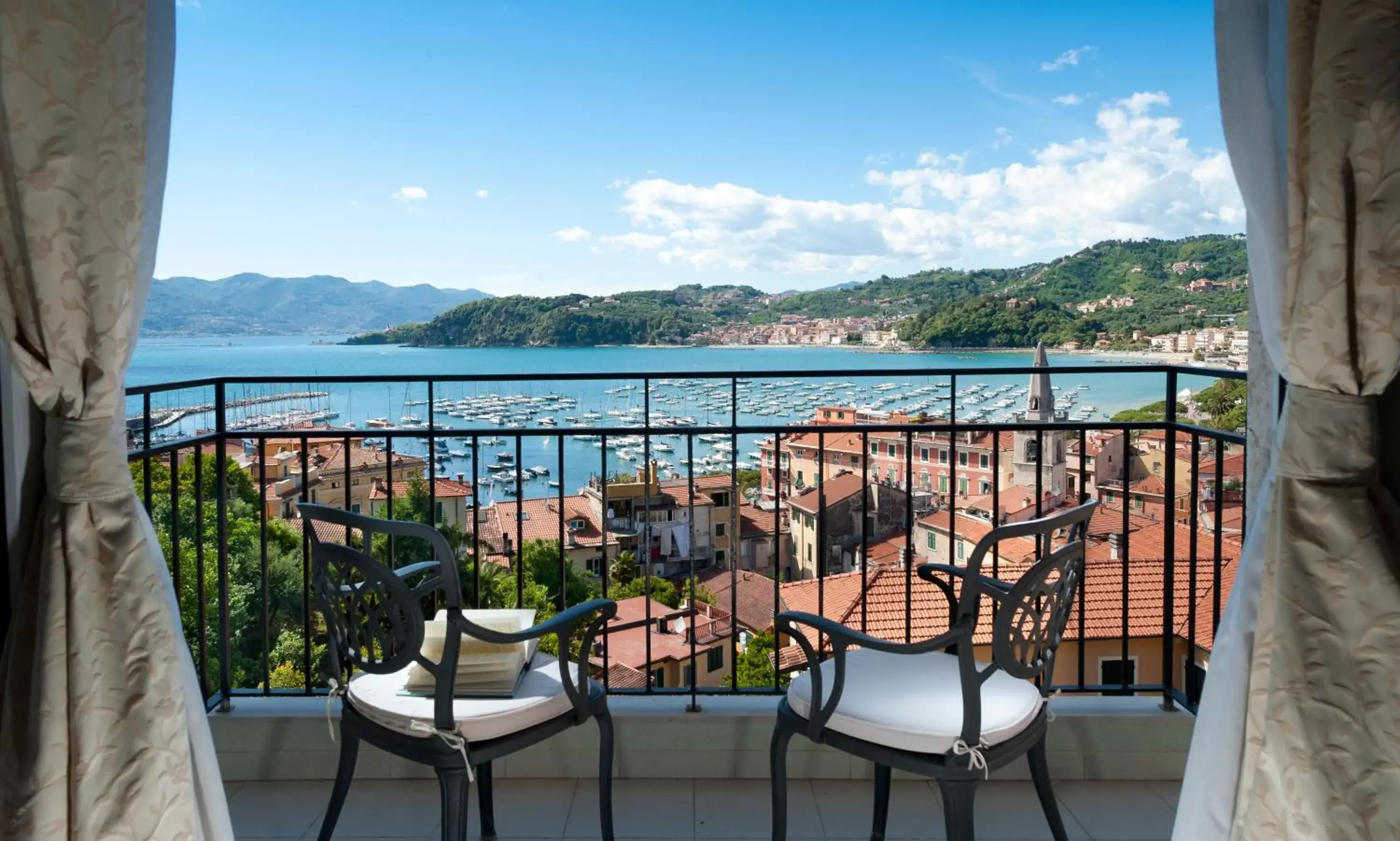 Balcony/Terrace in Doria Park Hotel