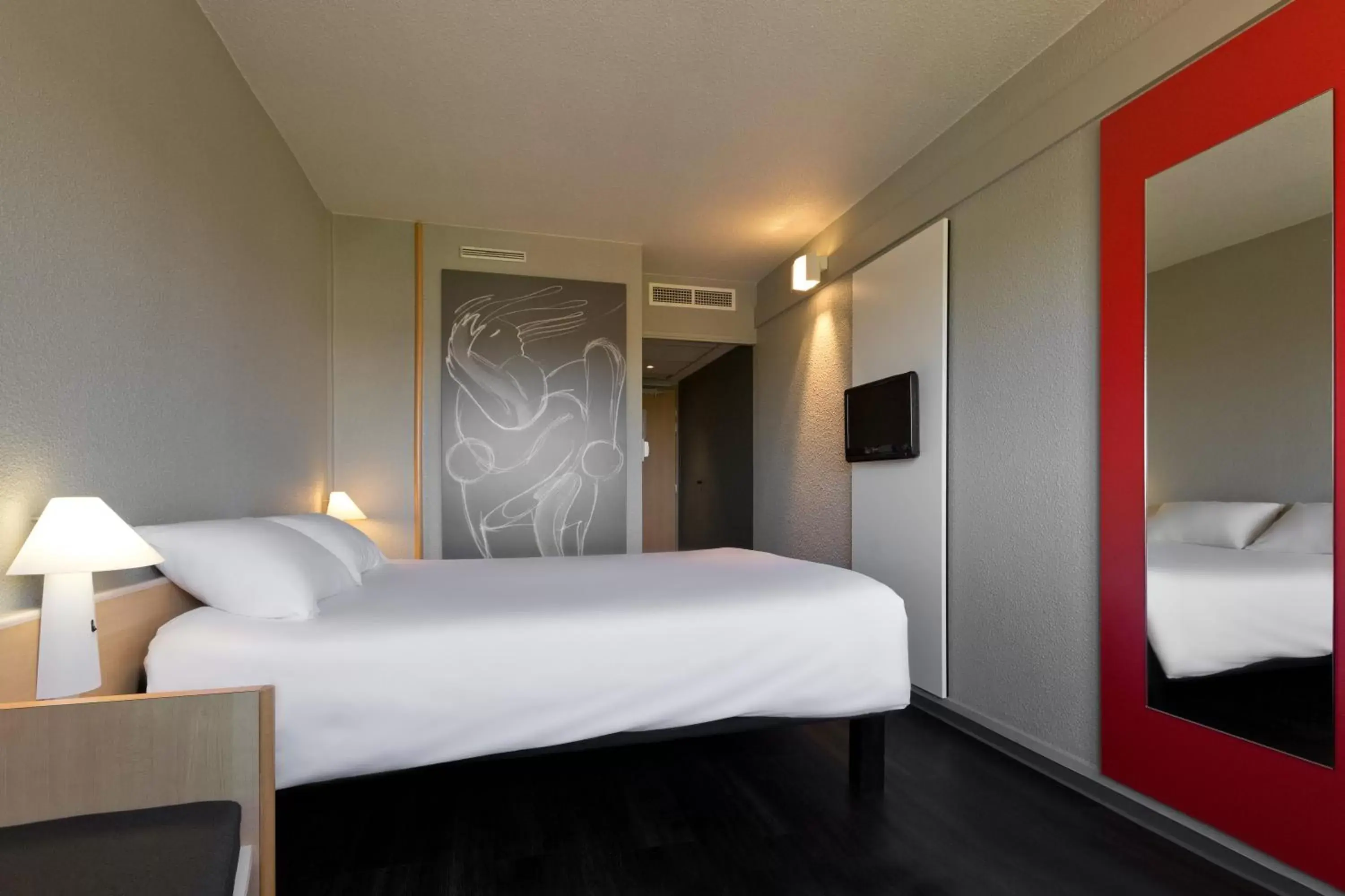 Photo of the whole room, Bed in ibis Saint Dizier