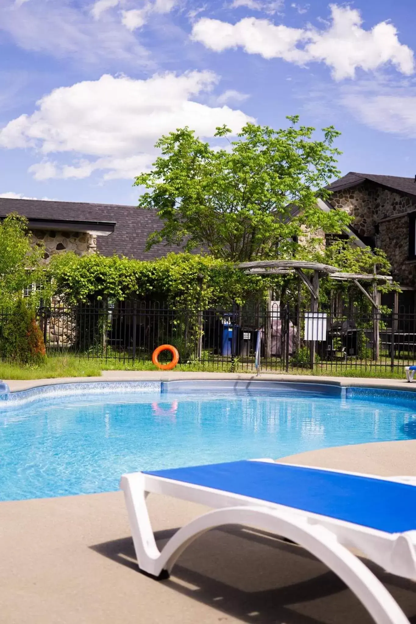 Swimming Pool in Condo Hotel Au pied du Mont Orford