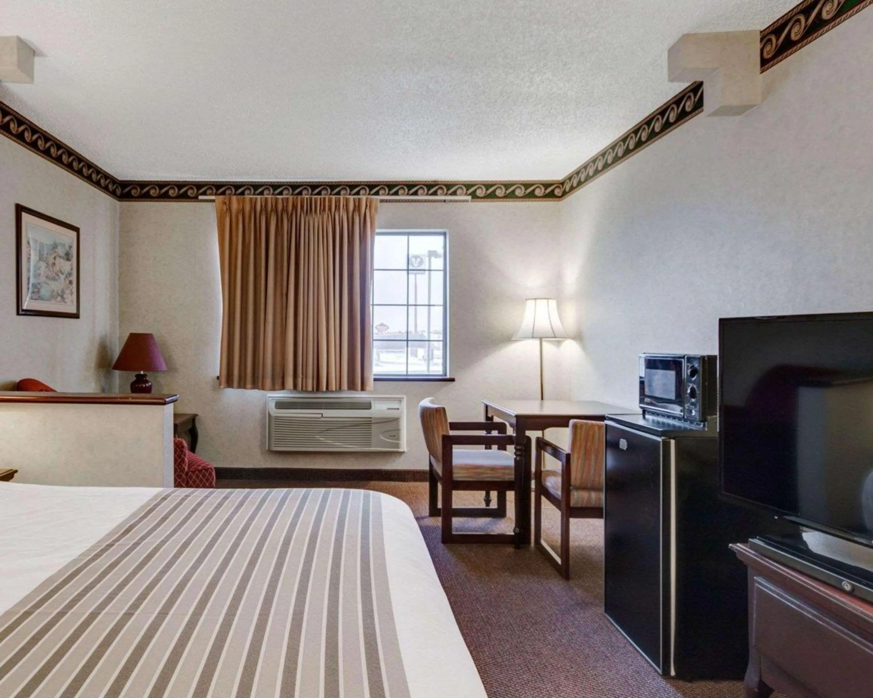 Photo of the whole room, Bed in Econo Lodge Inn & Suites El Paso West