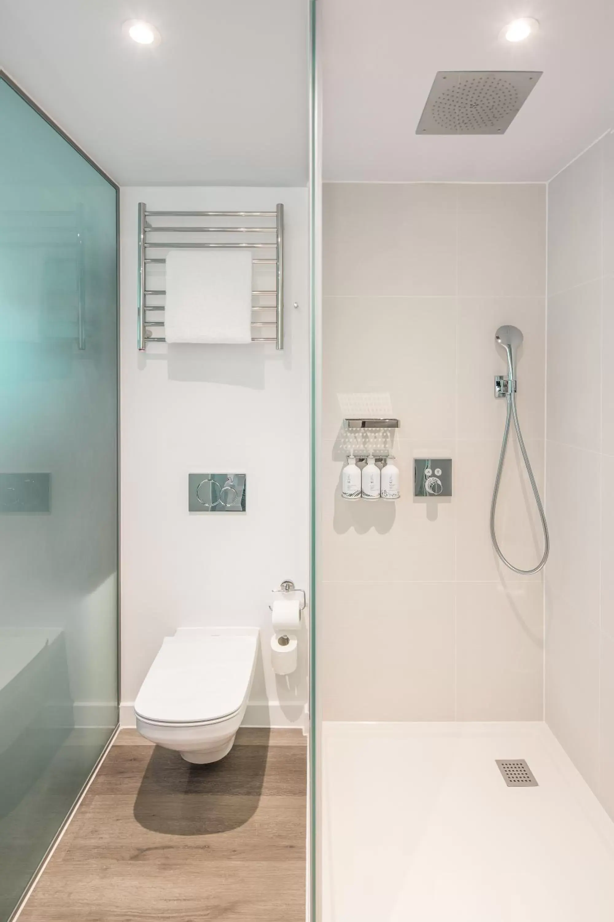 Shower, Bathroom in YOTEL London City