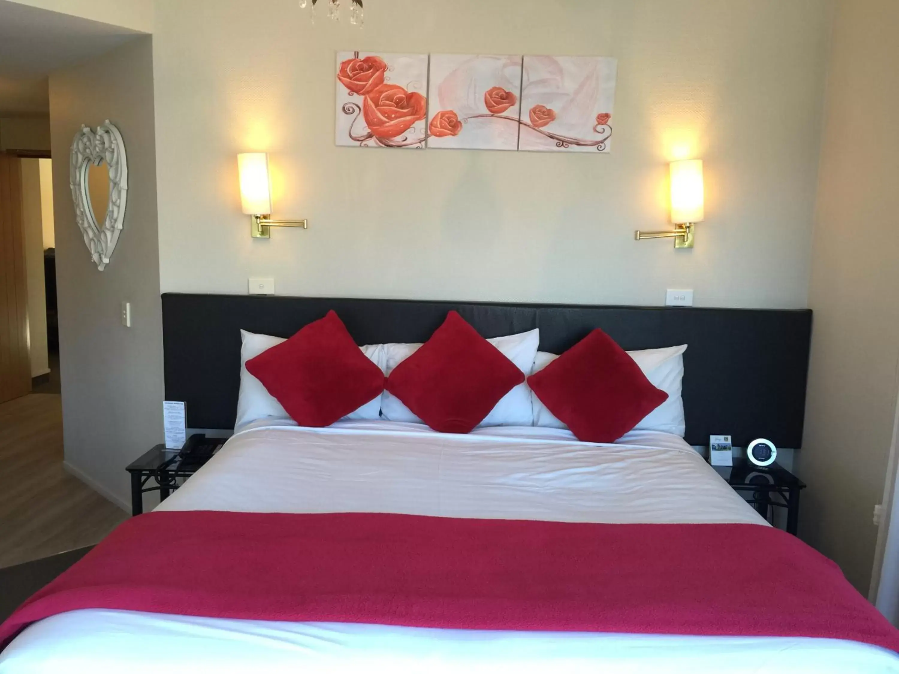 Bed, Room Photo in Hurley's of Queenstown