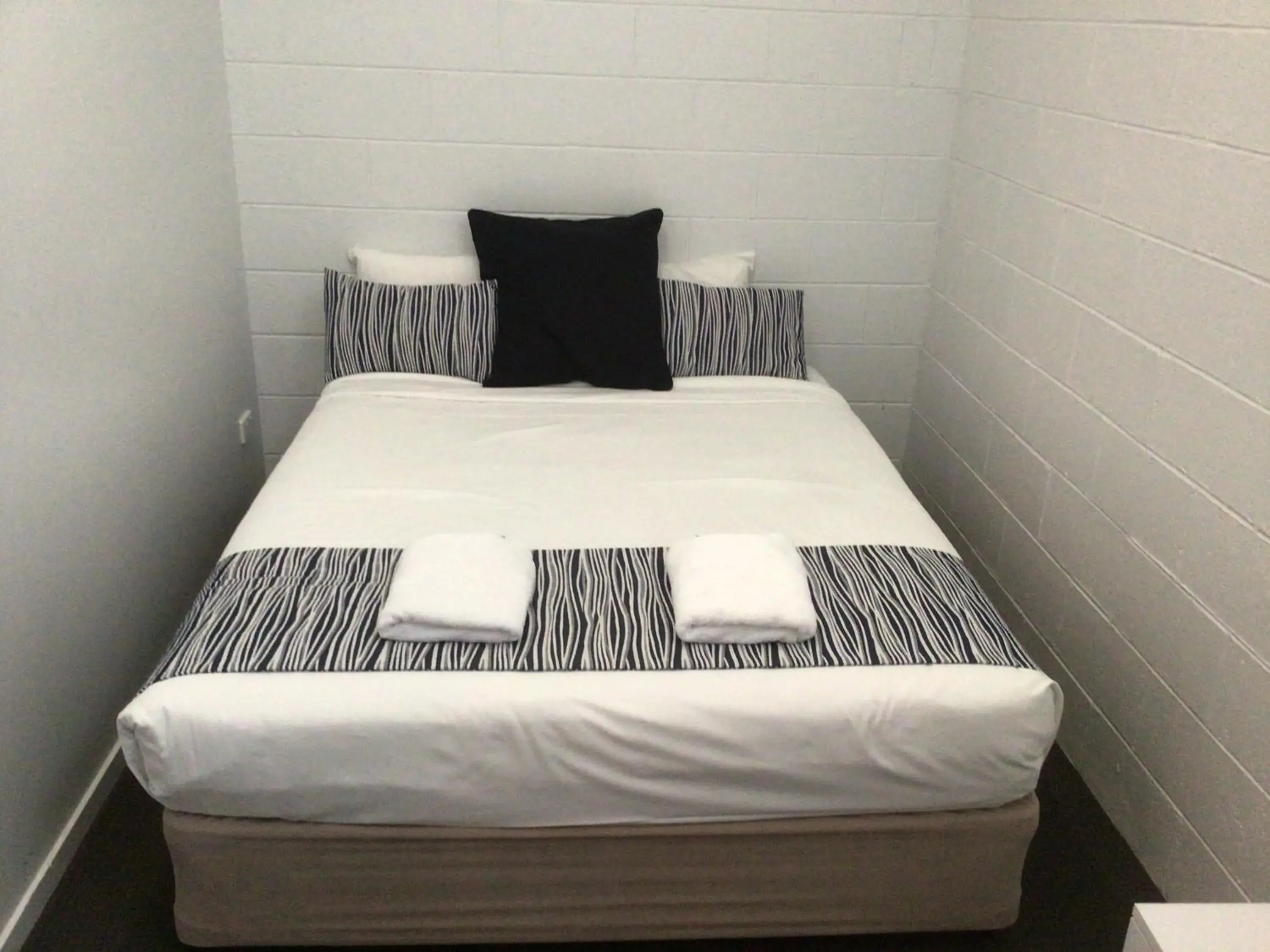 Bedroom, Bed in Arkana Motel
