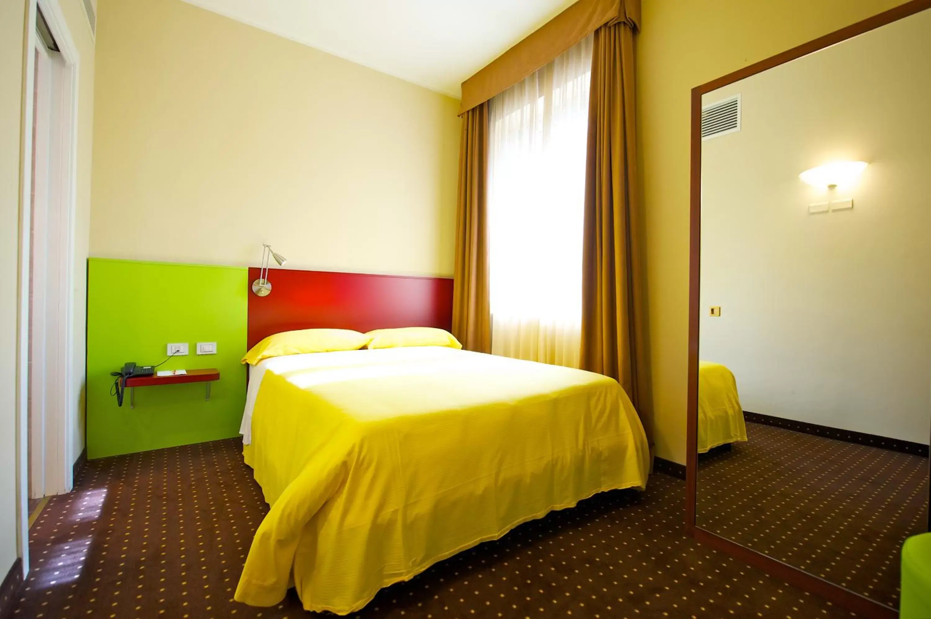 Photo of the whole room, Bed in Ibis Styles Parma Toscanini