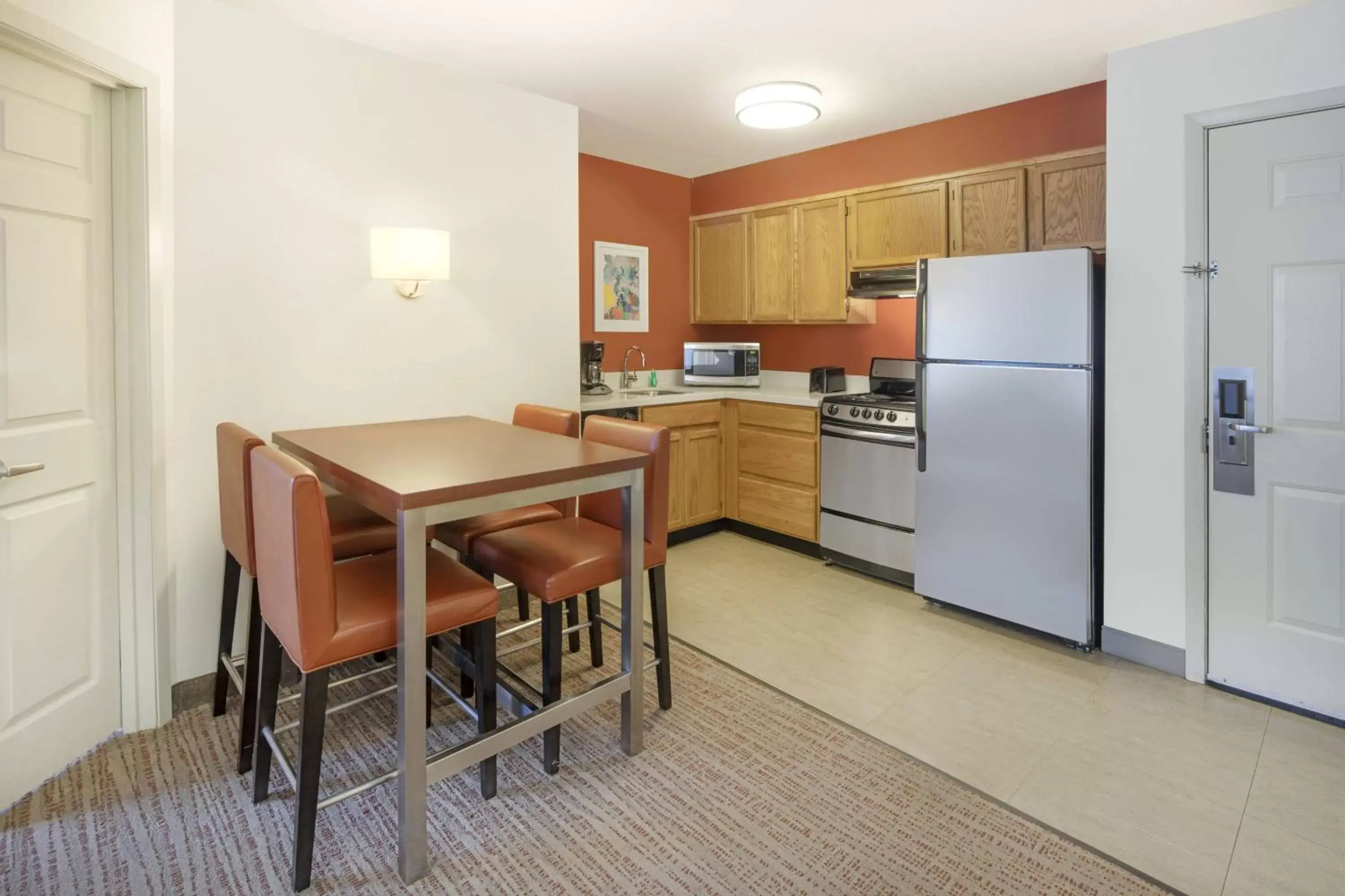 Bedroom, Kitchen/Kitchenette in Residence Inn Indianapolis Airport