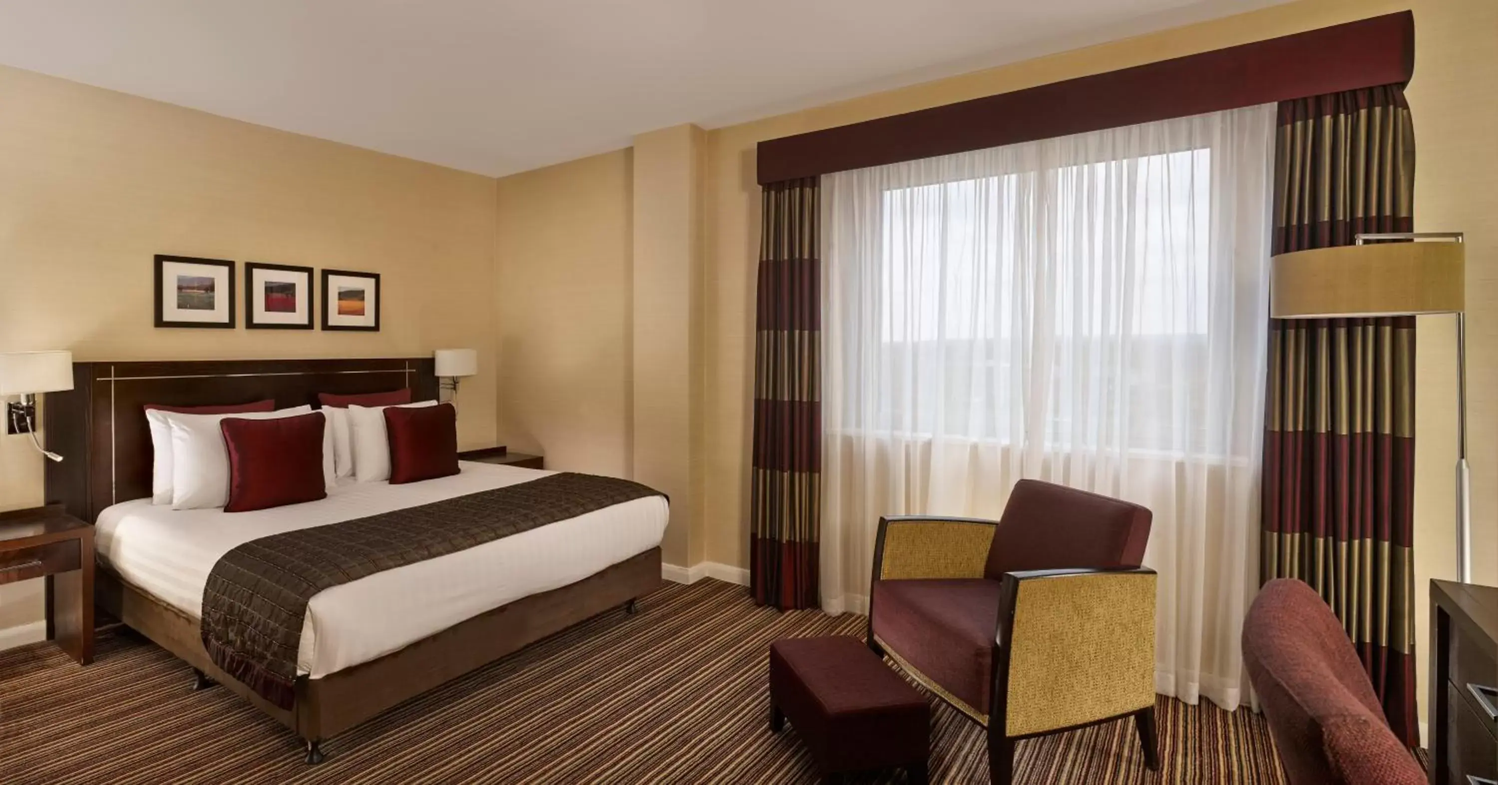 Bed in Crowne Plaza London - Gatwick Airport, an IHG Hotel