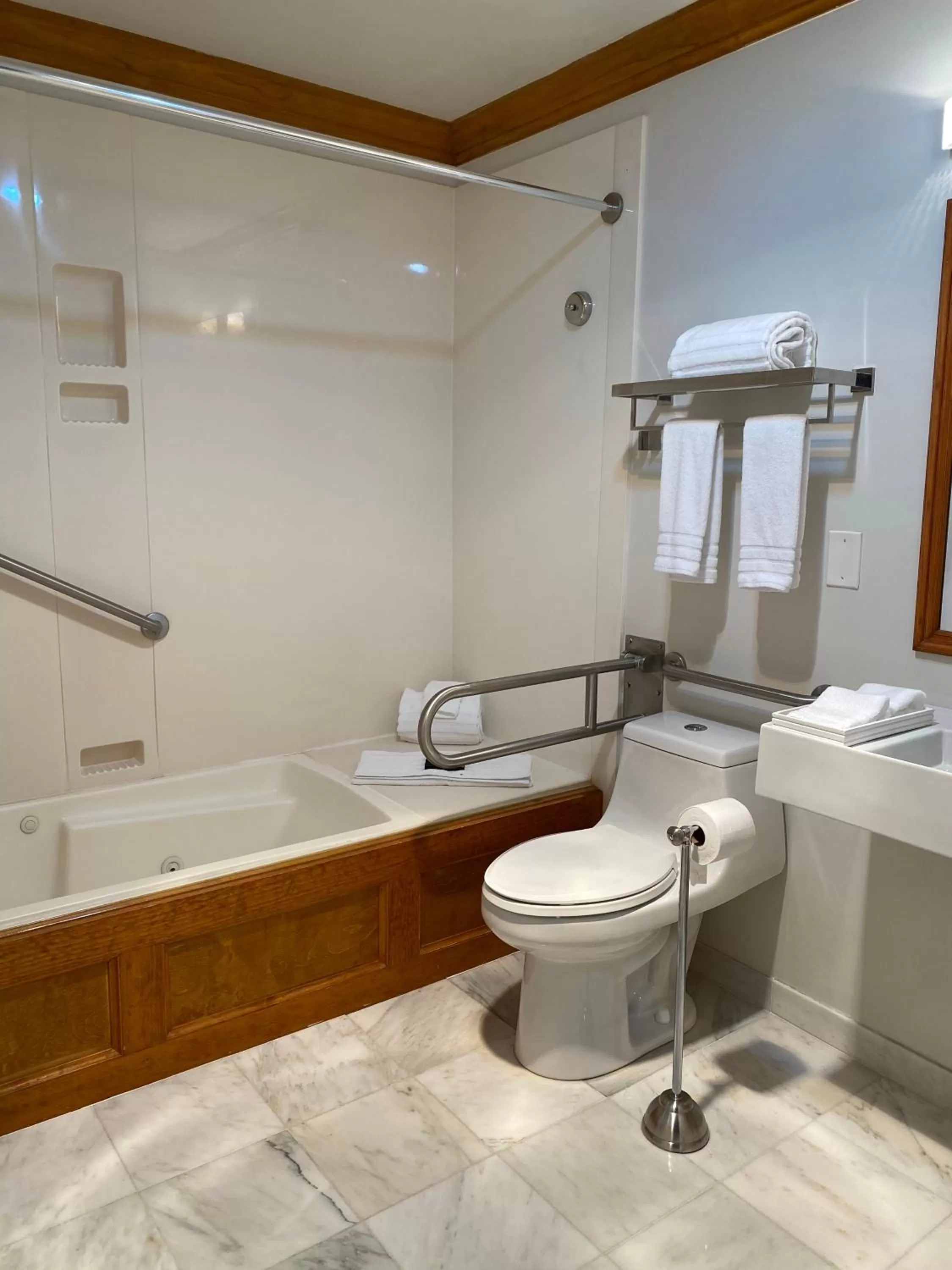 Toilet in Inn On SummerHill