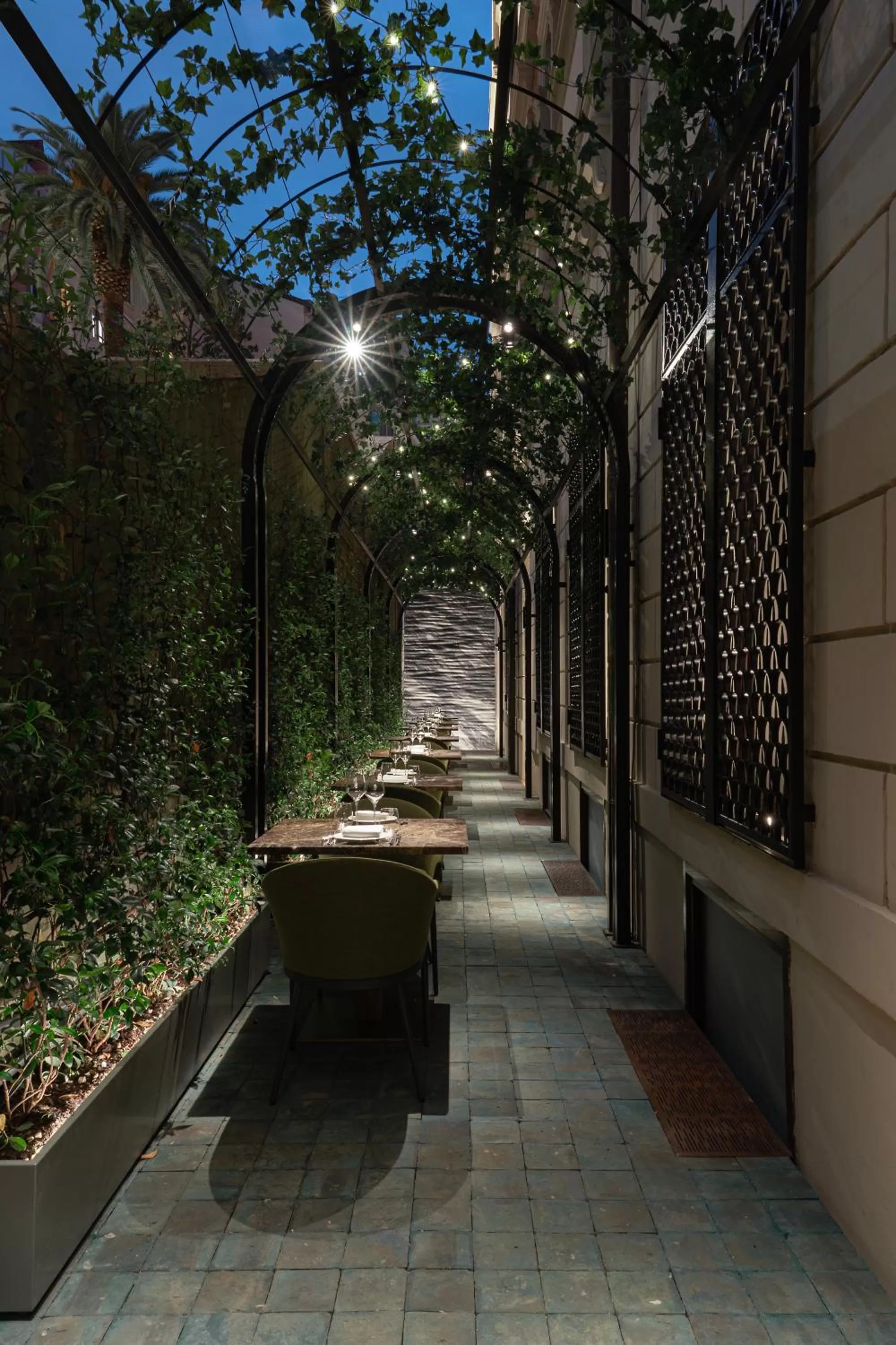 Patio in InterContinental Rome Ambasciatori Palace by IHG