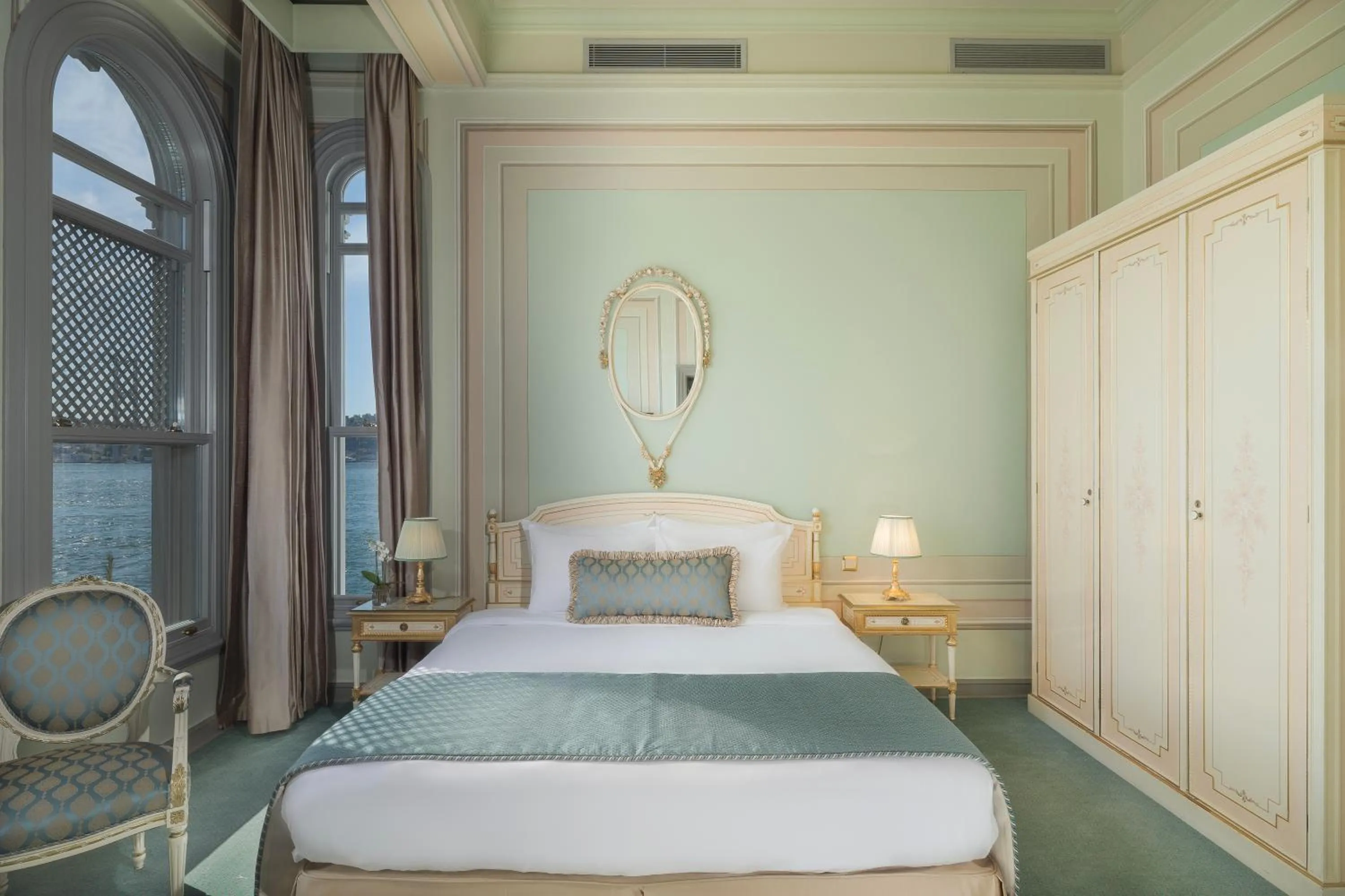 Bed in Bosphorus Palace Hotel