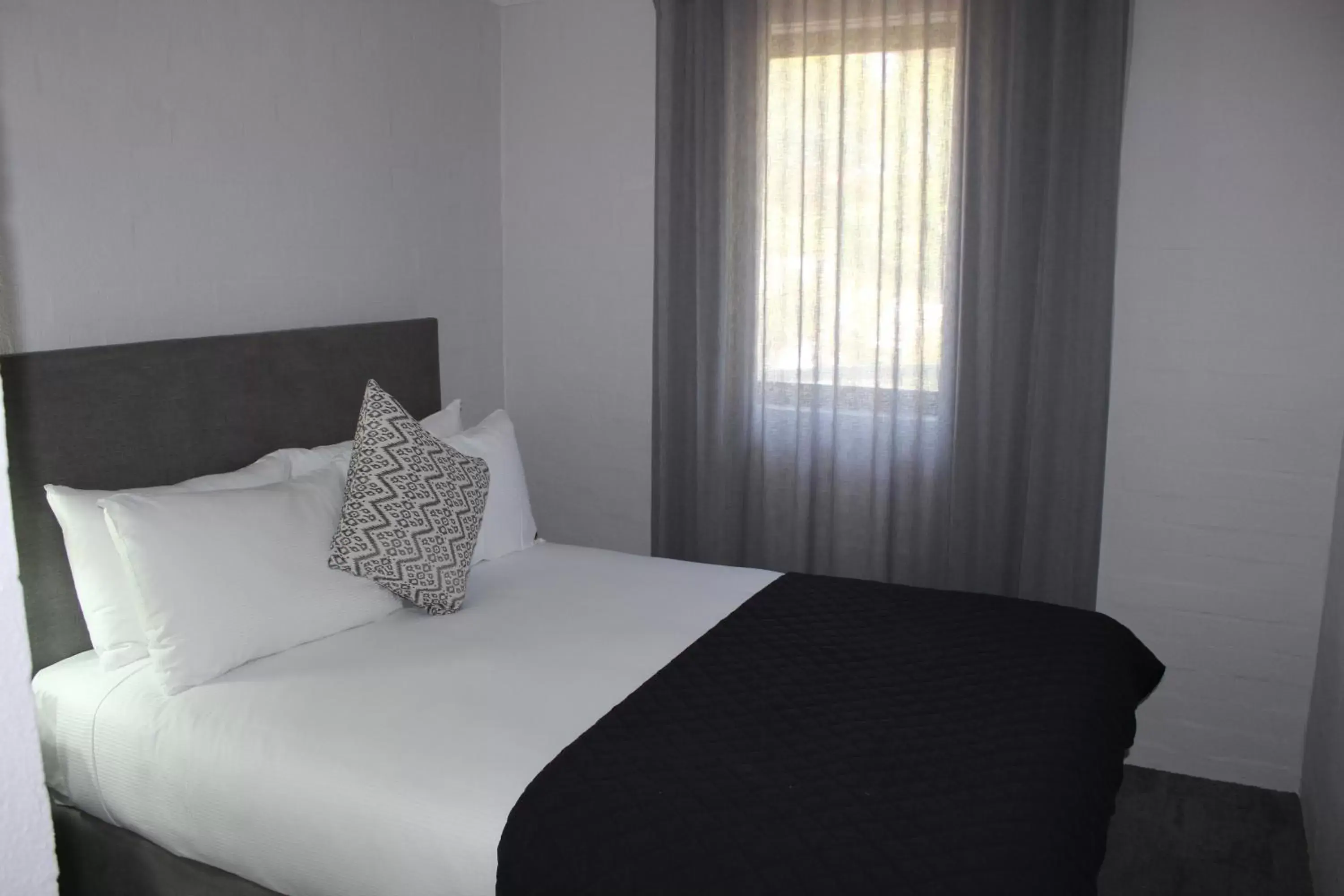 Bed in Atrium Hotel Mandurah