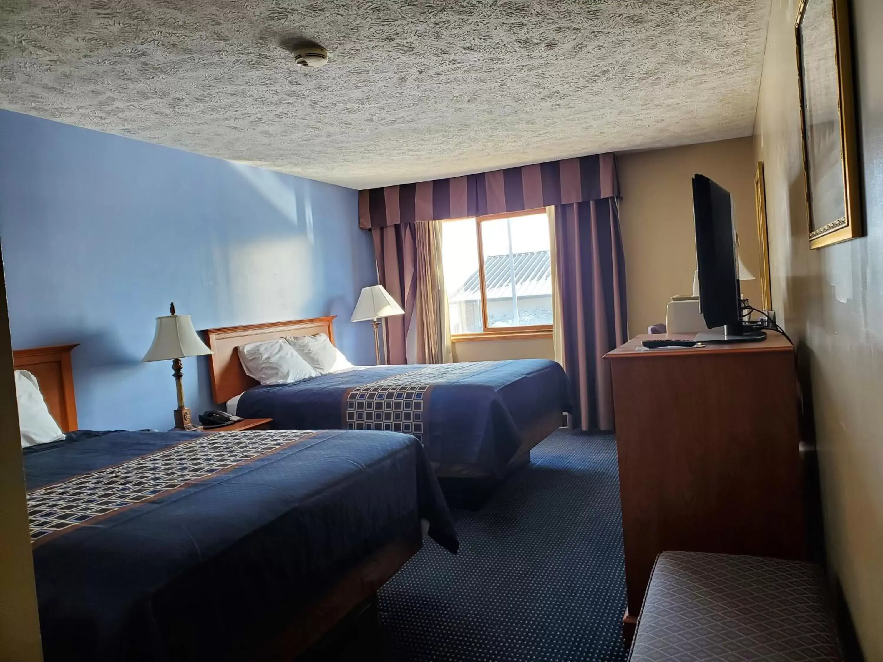 Bedroom, Bed in VICTORIAN INN