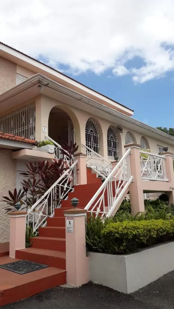 Facade/entrance in Jasmine Inn
